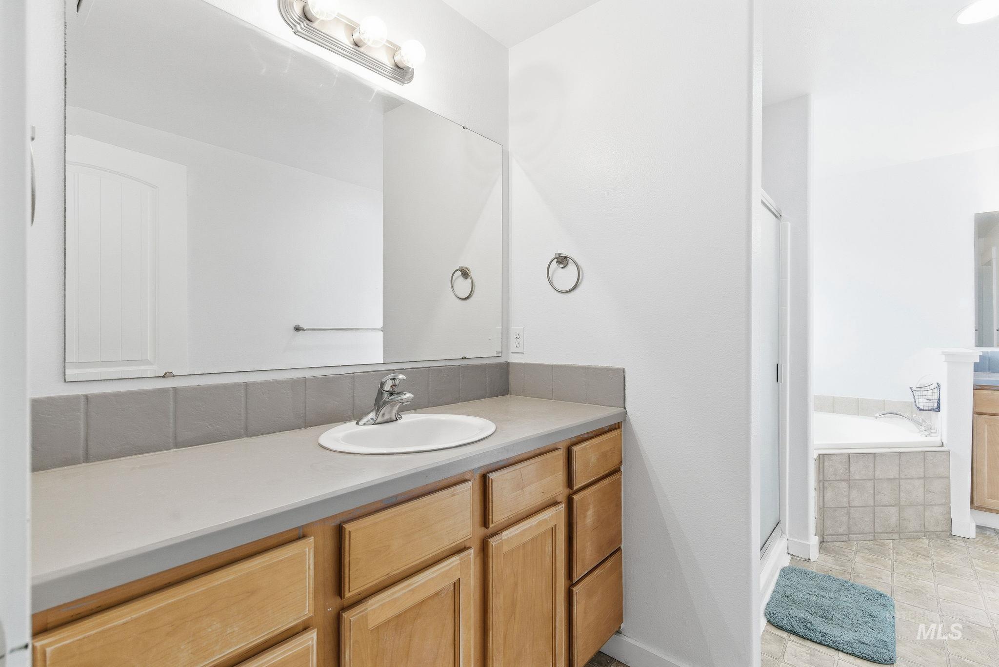 2520 Summercrest St, Caldwell, Idaho 83607, 4 Bedrooms, 2.5 Bathrooms, Residential For Sale, Price $430,000,MLS 98968846