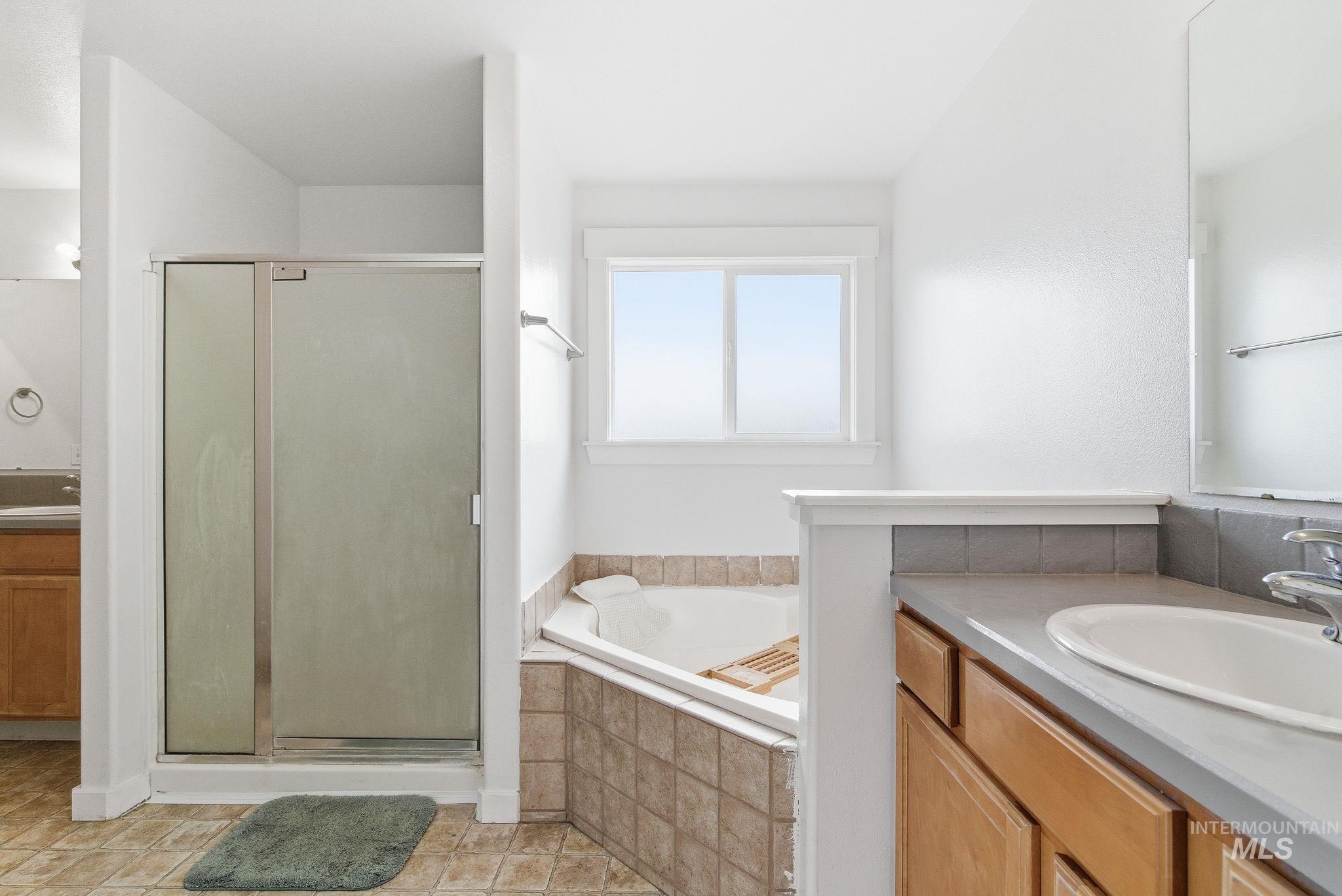 2520 Summercrest St, Caldwell, Idaho 83607, 4 Bedrooms, 2.5 Bathrooms, Residential For Sale, Price $430,000,MLS 98968846