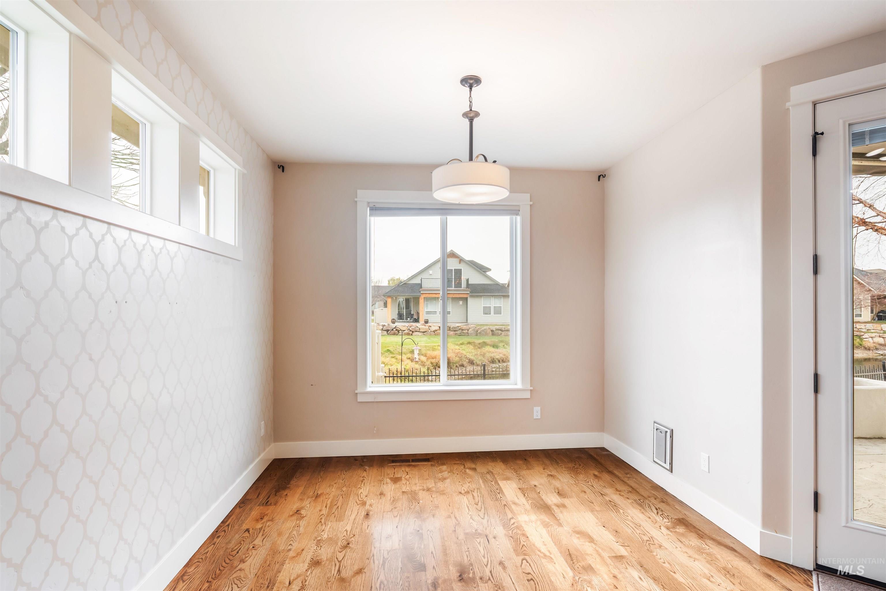 10201 W Lakeland Drive, Garden City, Idaho 83714, 3 Bedrooms, 2 Bathrooms, Residential For Sale, Price $559,900,MLS 98968864