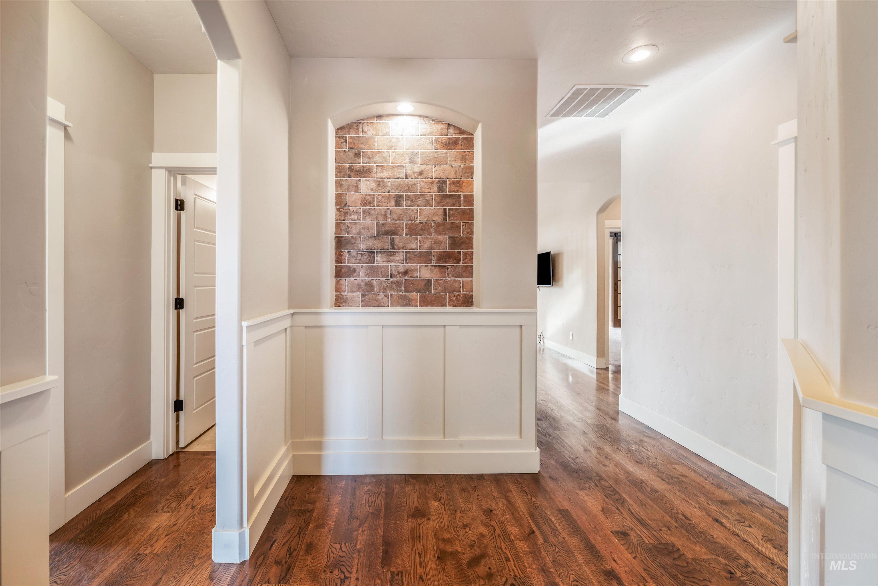 10201 W Lakeland Drive, Garden City, Idaho 83714, 3 Bedrooms, 2 Bathrooms, Residential For Sale, Price $559,900,MLS 98968864