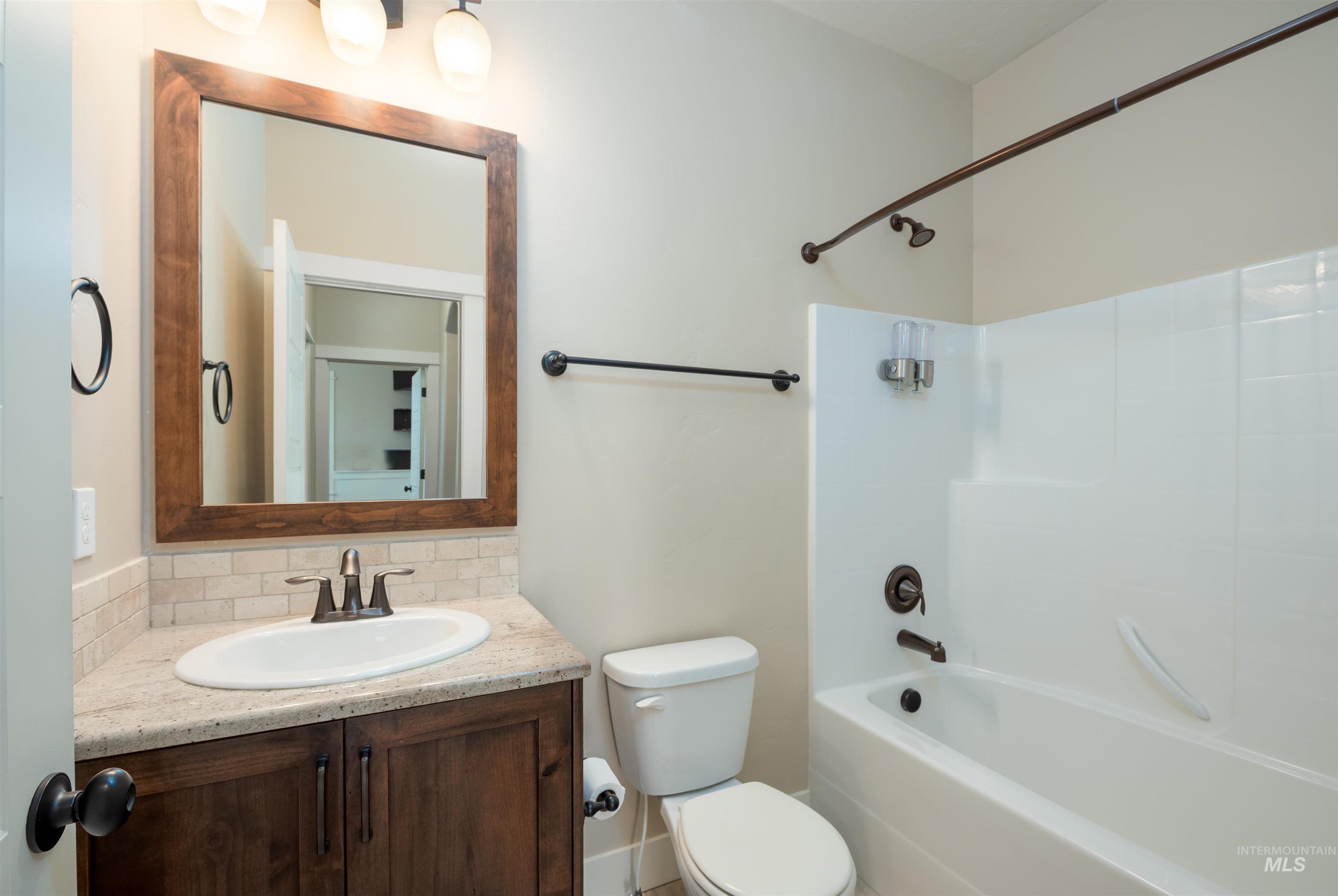 10201 W Lakeland Drive, Garden City, Idaho 83714, 3 Bedrooms, 2 Bathrooms, Residential For Sale, Price $559,900,MLS 98968864