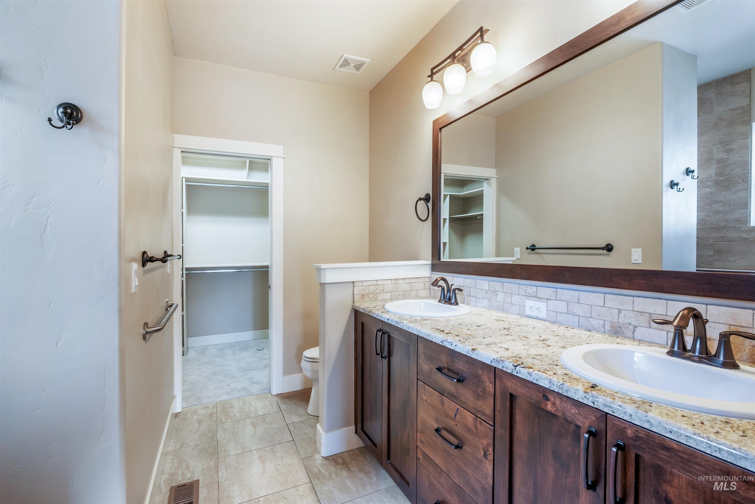 10201 W Lakeland Drive, Garden City, Idaho 83714, 3 Bedrooms, 2 Bathrooms, Residential For Sale, Price $559,900,MLS 98968864