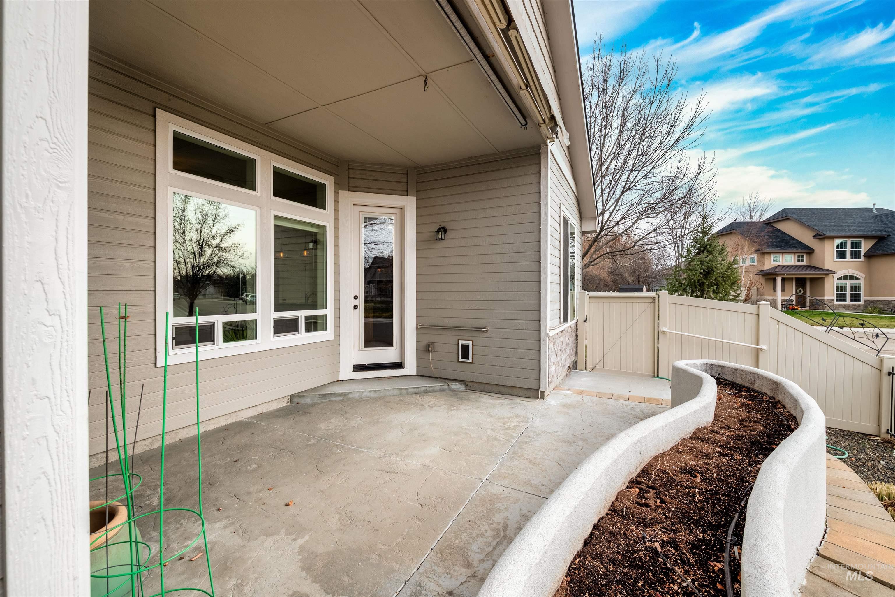 10201 W Lakeland Drive, Garden City, Idaho 83714, 3 Bedrooms, 2 Bathrooms, Residential For Sale, Price $559,900,MLS 98968864