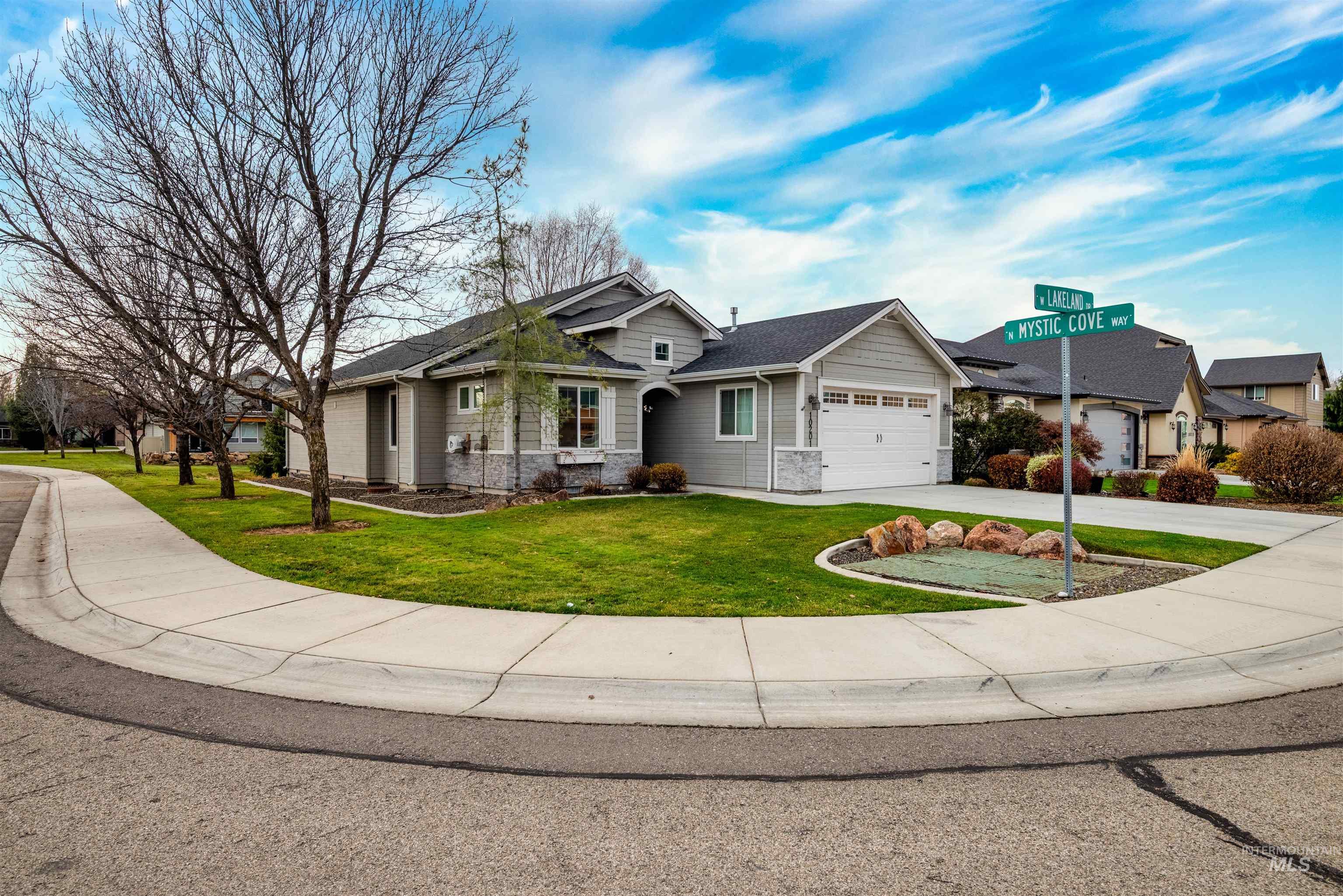 10201 W Lakeland Drive, Garden City, Idaho 83714, 3 Bedrooms, 2 Bathrooms, Residential For Sale, Price $559,900,MLS 98968864