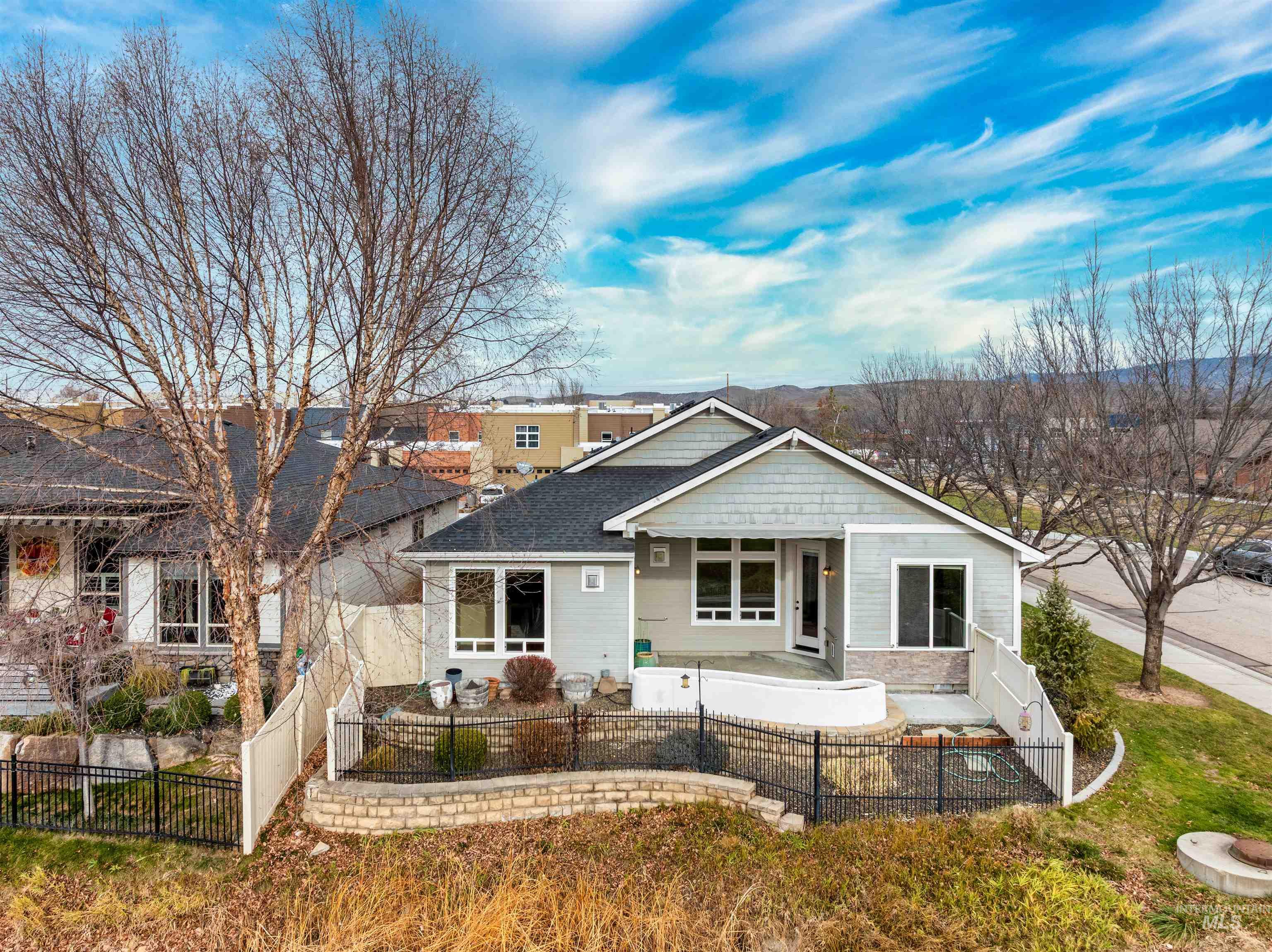 10201 W Lakeland Drive, Garden City, Idaho 83714, 3 Bedrooms, 2 Bathrooms, Residential For Sale, Price $559,900,MLS 98968864