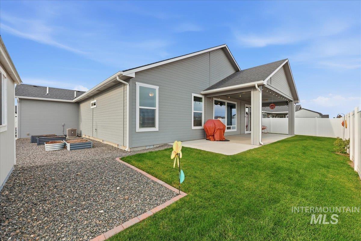 444 Blacksmith Ave, Fruitland, Idaho 83619, 3 Bedrooms, 2 Bathrooms, Residential For Sale, Price $480,000,MLS 98968867