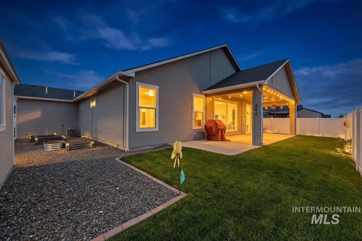 444 Blacksmith Ave, Fruitland, Idaho 83619, 3 Bedrooms, 2 Bathrooms, Residential For Sale, Price $480,000,MLS 98968867