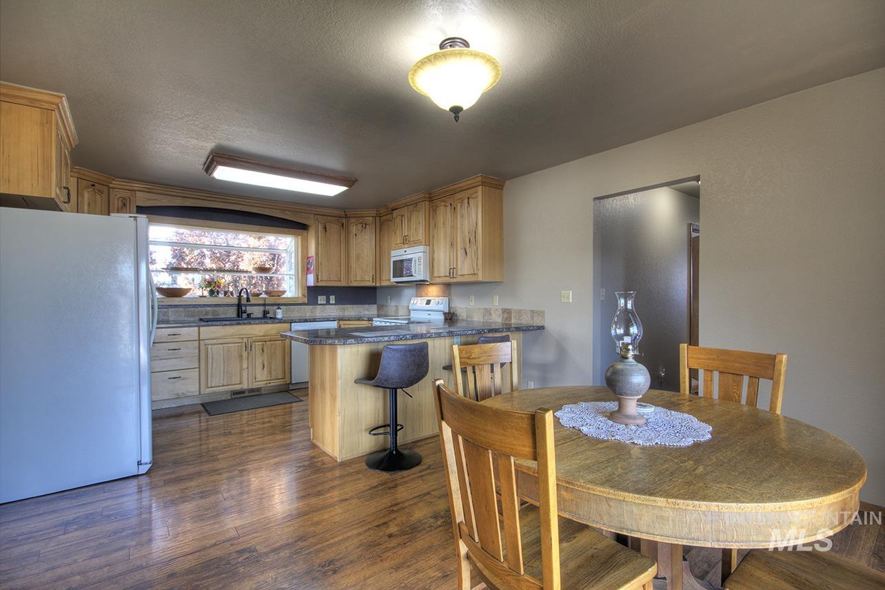 585 S Park Boulevard, Ontario, Idaho 97914, 3 Bedrooms, 2 Bathrooms, Residential For Sale, Price $359,000,MLS 98968868