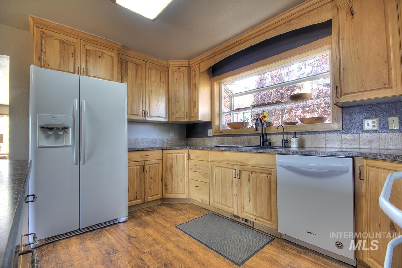 585 S Park Boulevard, Ontario, Idaho 97914, 3 Bedrooms, 2 Bathrooms, Residential For Sale, Price $359,000,MLS 98968868