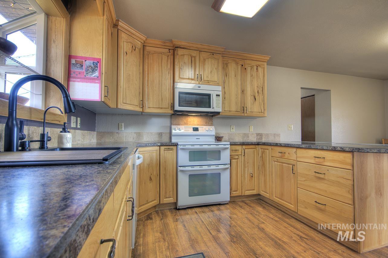 585 S Park, Ontario, Idaho 97914, 3 Bedrooms, 2 Bathrooms, Residential For Sale, Price $349,900,MLS 98968868