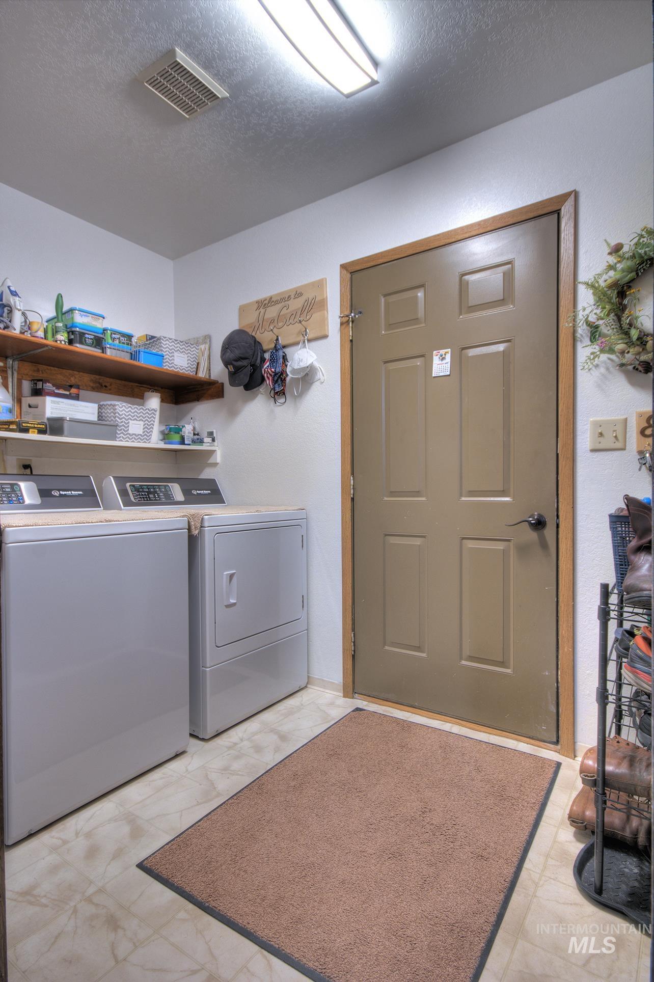 585 S Park Boulevard, Ontario, Idaho 97914, 3 Bedrooms, 2 Bathrooms, Residential For Sale, Price $359,000,MLS 98968868