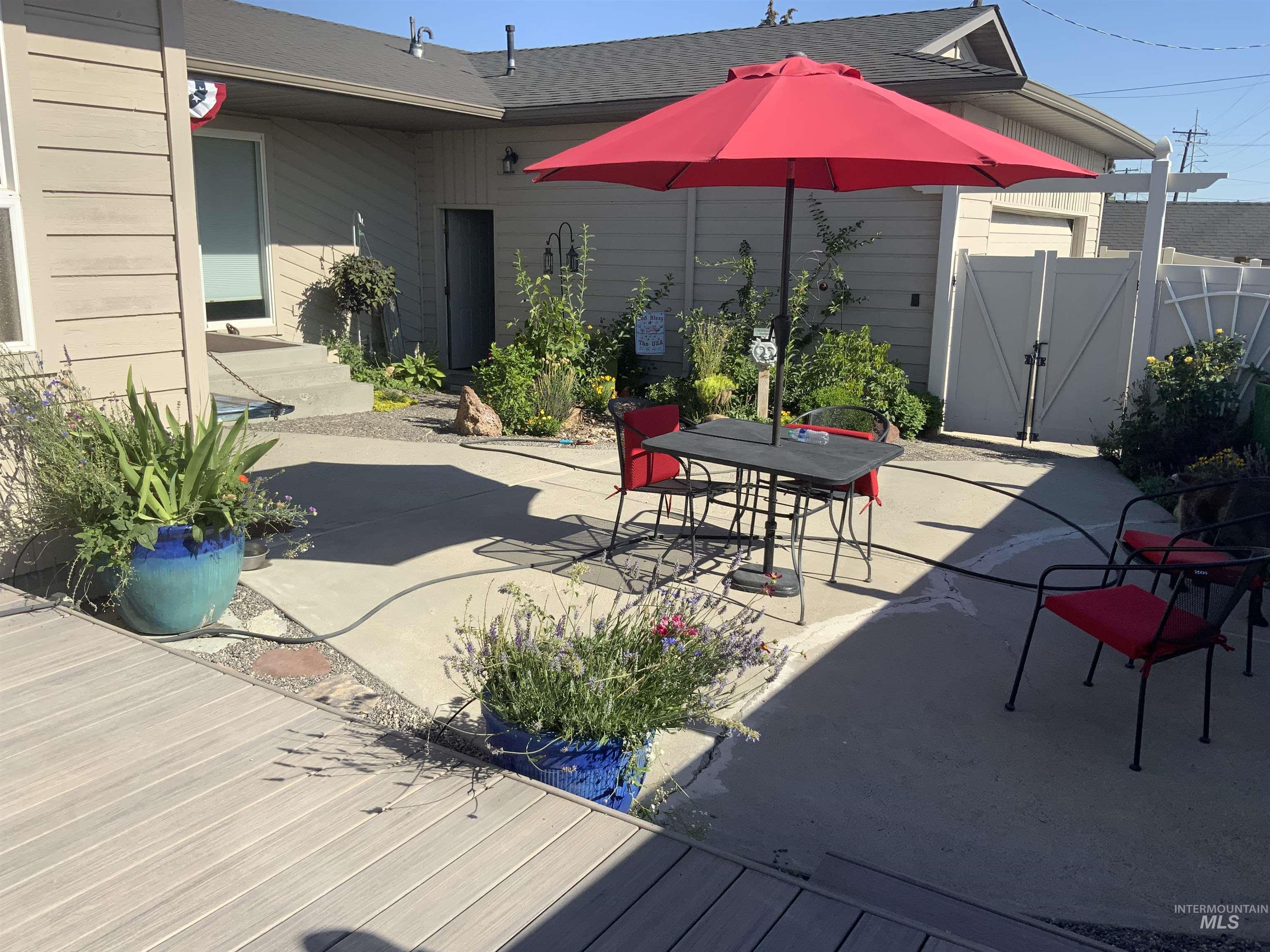 585 S Park Boulevard, Ontario, Idaho 97914, 3 Bedrooms, 2 Bathrooms, Residential For Sale, Price $359,000,MLS 98968868