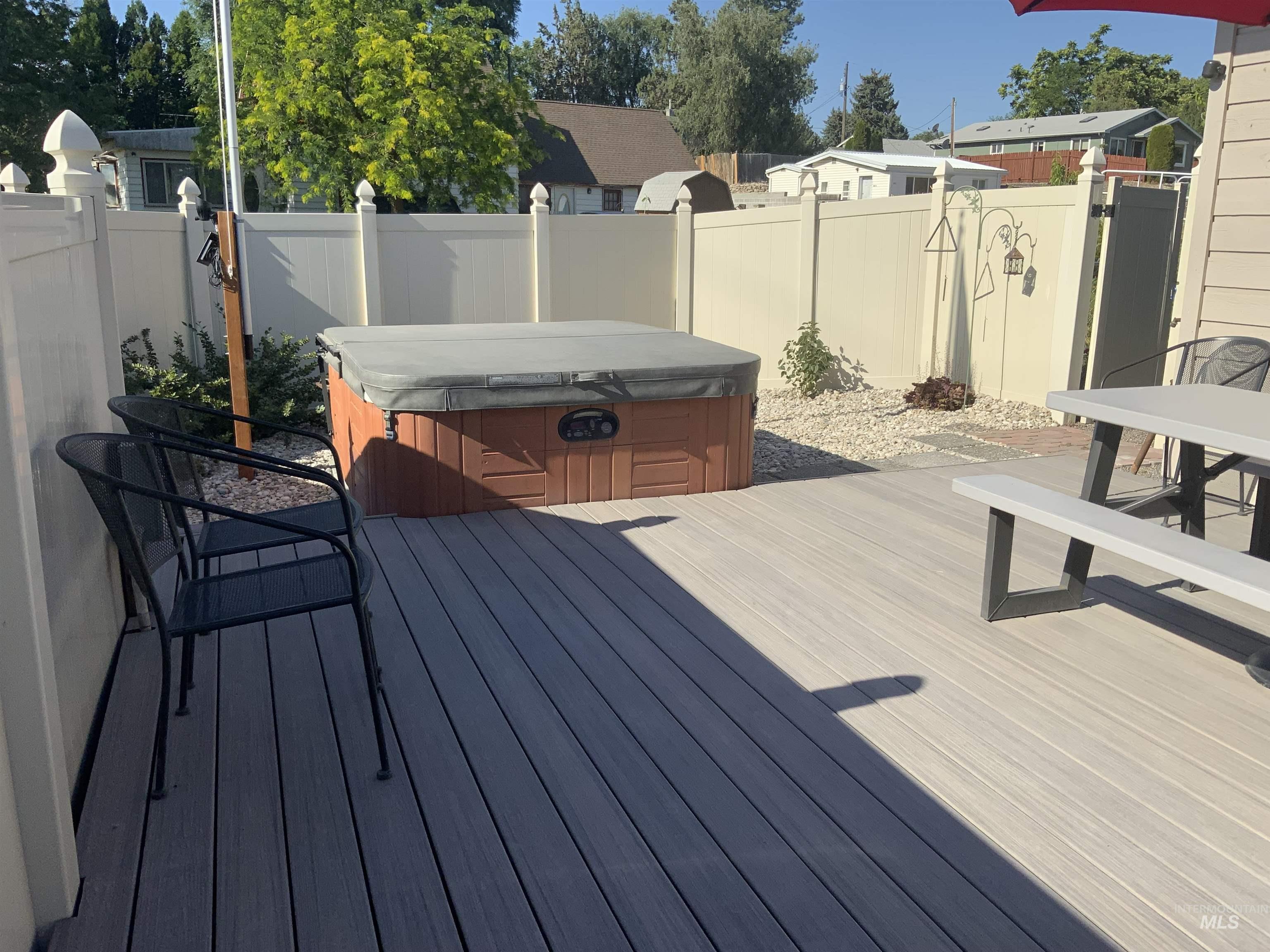 585 S Park Boulevard, Ontario, Idaho 97914, 3 Bedrooms, 2 Bathrooms, Residential For Sale, Price $359,000,MLS 98968868