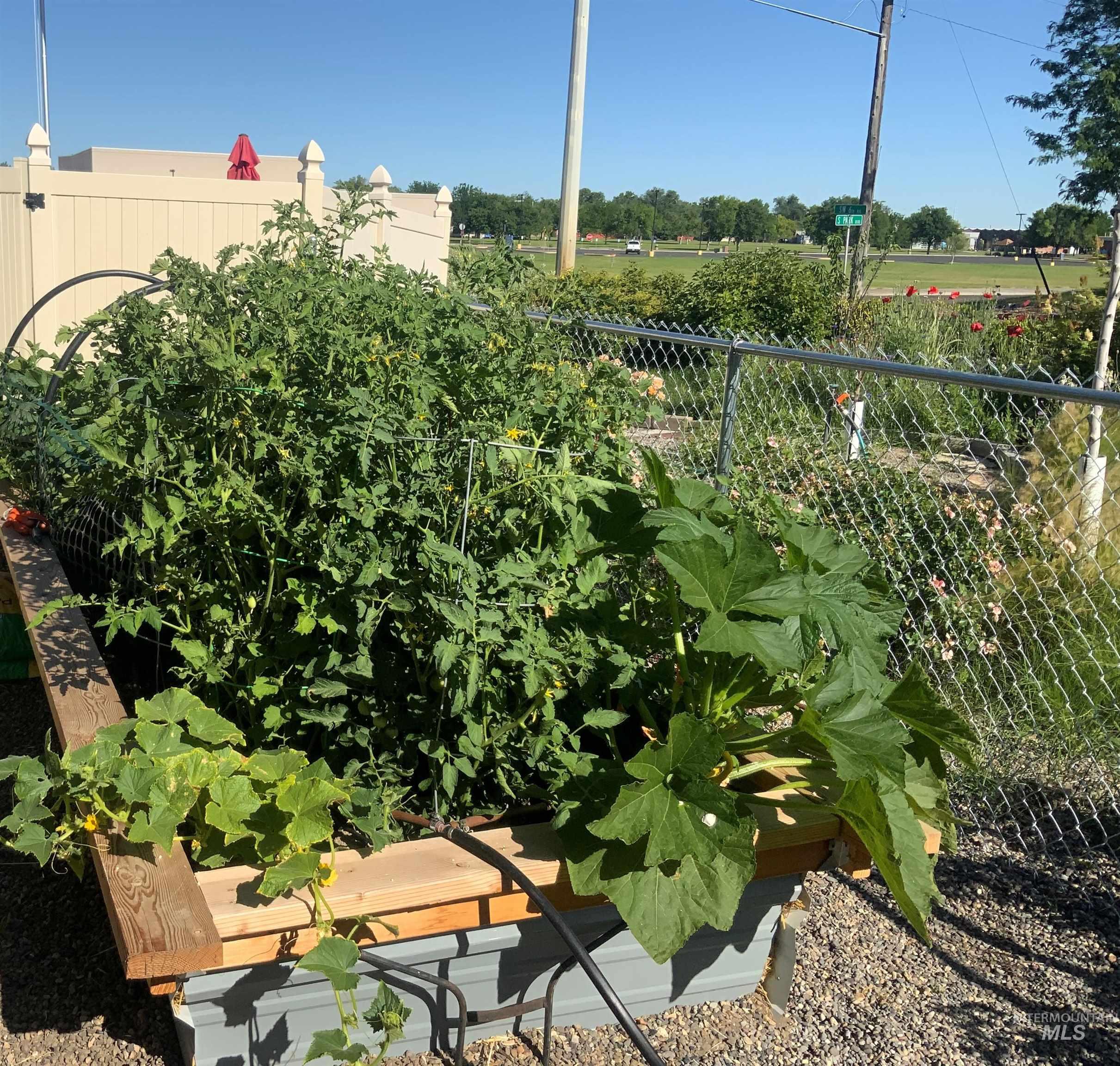 585 S Park Boulevard, Ontario, Idaho 97914, 3 Bedrooms, 2 Bathrooms, Residential For Sale, Price $359,000,MLS 98968868