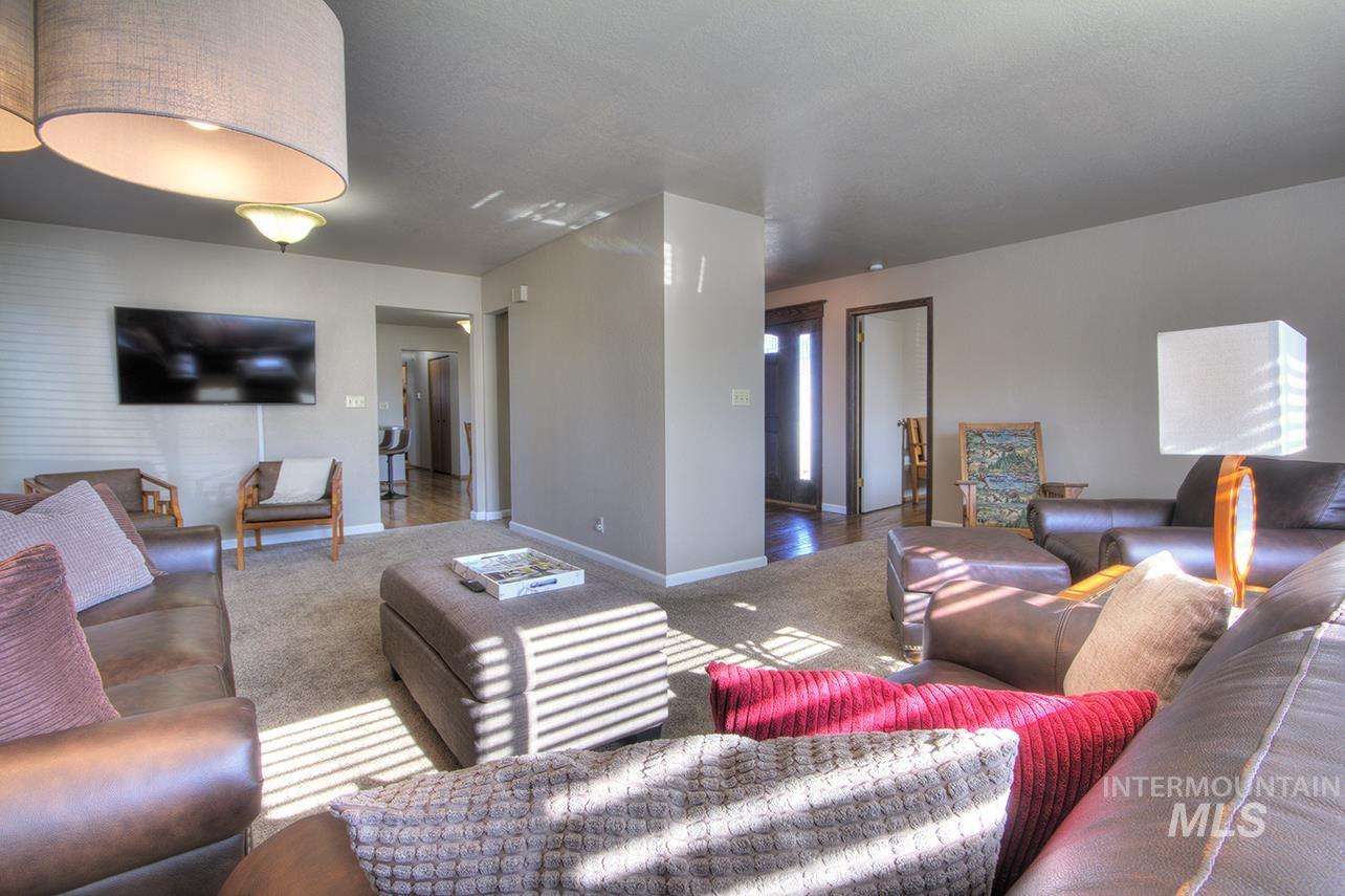 585 S Park, Ontario, Idaho 97914, 3 Bedrooms, 2 Bathrooms, Residential For Sale, Price $349,900,MLS 98968868