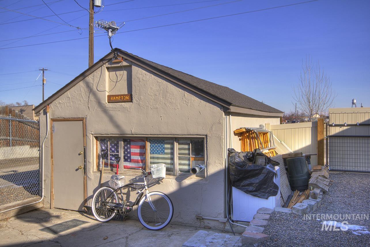 585 S Park, Ontario, Idaho 97914, 3 Bedrooms, 2 Bathrooms, Residential For Sale, Price $349,900,MLS 98968868