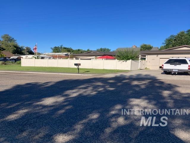 585 S Park Boulevard, Ontario, Idaho 97914, 3 Bedrooms, 2 Bathrooms, Residential For Sale, Price $359,000,MLS 98968868