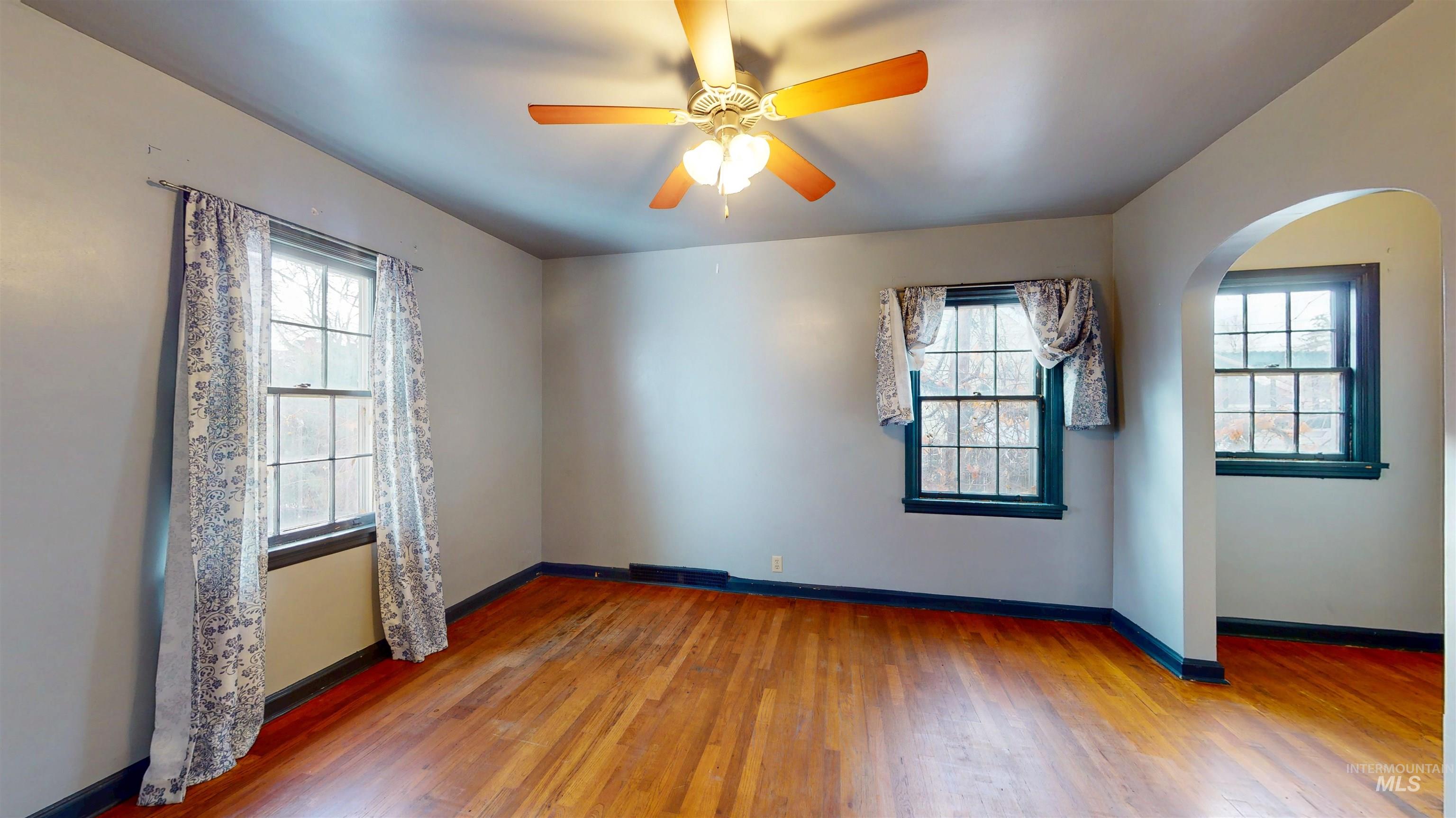 259 Pierce Street, Twin Falls, Idaho 83301, 3 Bedrooms, 2 Bathrooms, Residential For Sale, Price $300,000,MLS 98968877