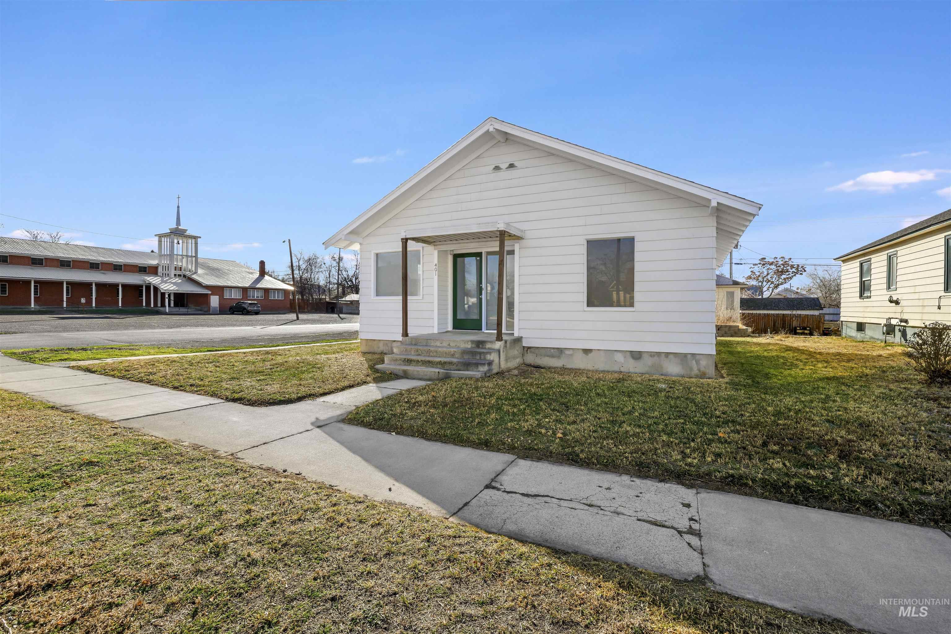 401 Broadway Ave N, Buhl, Idaho 83301, 2 Bedrooms, 1 Bathroom, Residential For Sale, Price $225,000,MLS 98968889