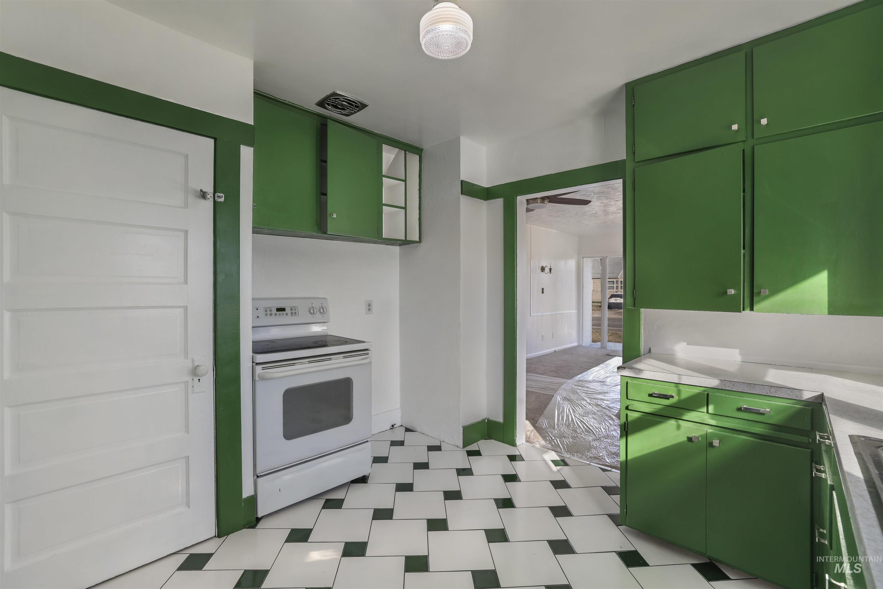 401 Broadway Ave N, Buhl, Idaho 83301, 2 Bedrooms, 1 Bathroom, Residential For Sale, Price $225,000,MLS 98968889