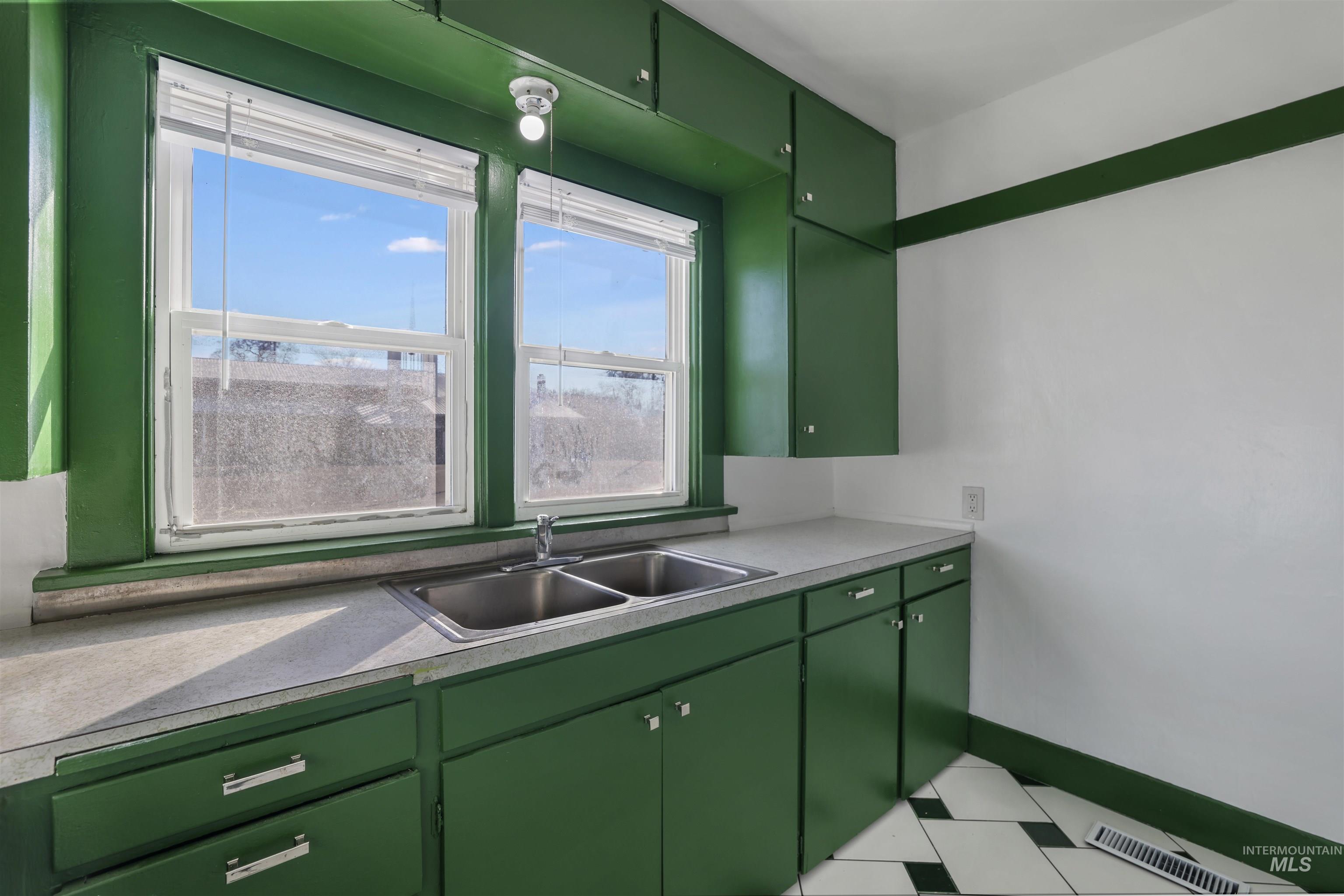 401 Broadway Ave N, Buhl, Idaho 83301, 2 Bedrooms, 1 Bathroom, Residential For Sale, Price $225,000,MLS 98968889