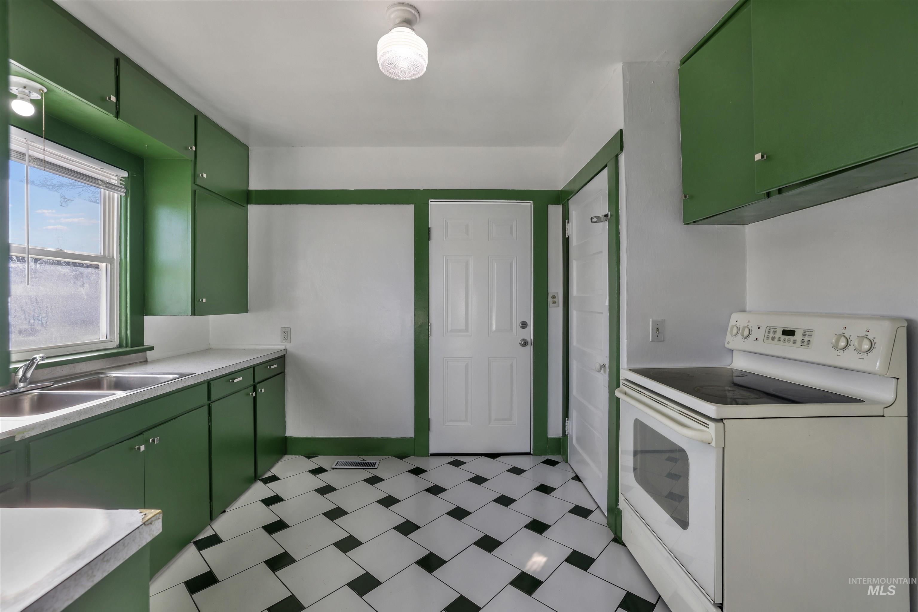 401 Broadway Ave N, Buhl, Idaho 83301, 2 Bedrooms, 1 Bathroom, Residential For Sale, Price $225,000,MLS 98968889