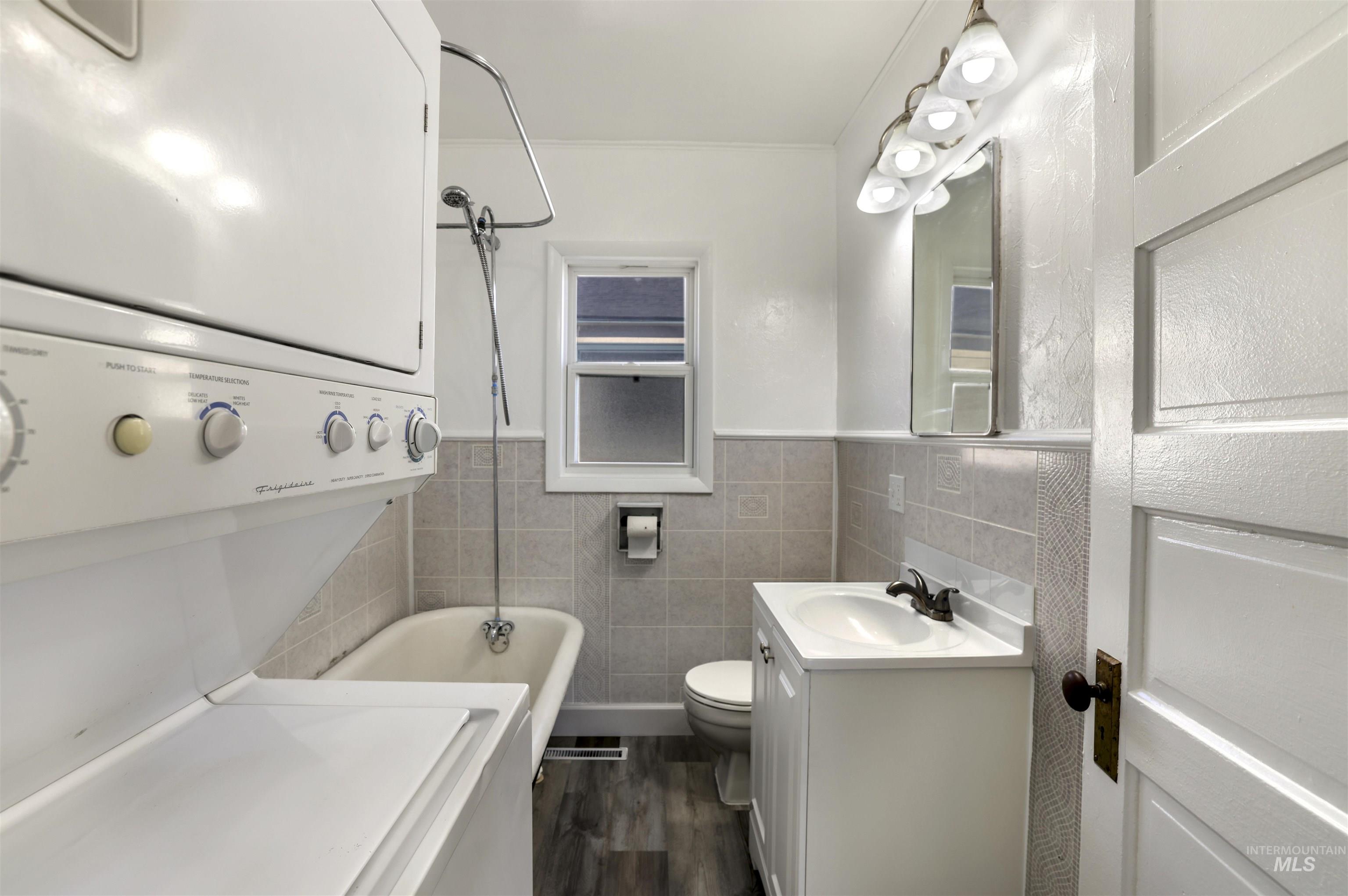 401 Broadway Ave N, Buhl, Idaho 83301, 2 Bedrooms, 1 Bathroom, Residential For Sale, Price $225,000,MLS 98968889