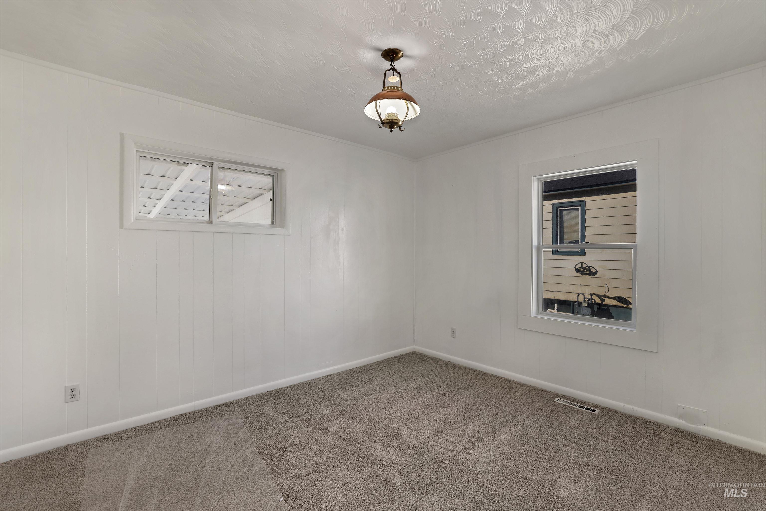 401 Broadway Ave N, Buhl, Idaho 83301, 2 Bedrooms, 1 Bathroom, Residential For Sale, Price $225,000,MLS 98968889