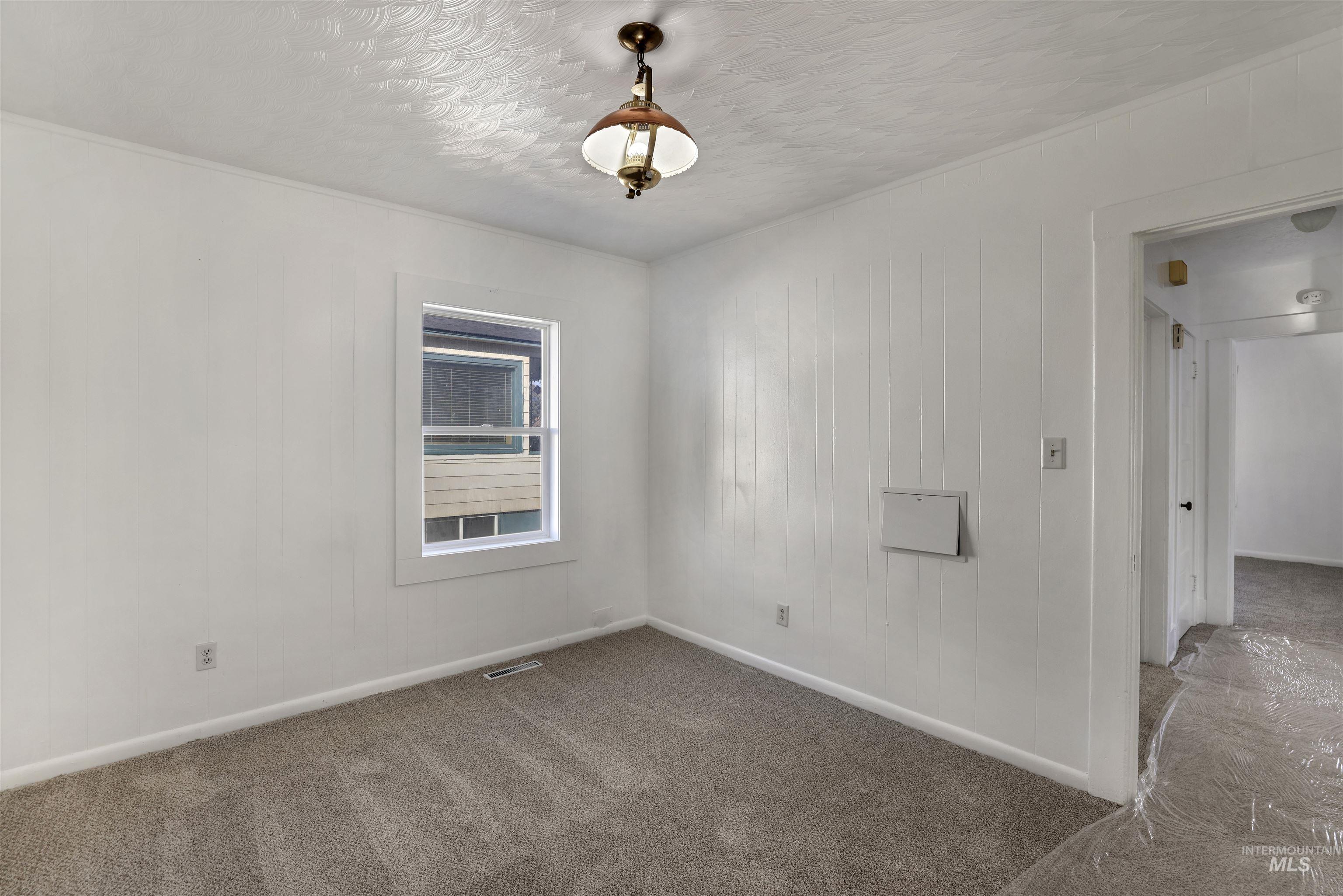 401 Broadway Ave N, Buhl, Idaho 83301, 2 Bedrooms, 1 Bathroom, Residential For Sale, Price $225,000,MLS 98968889