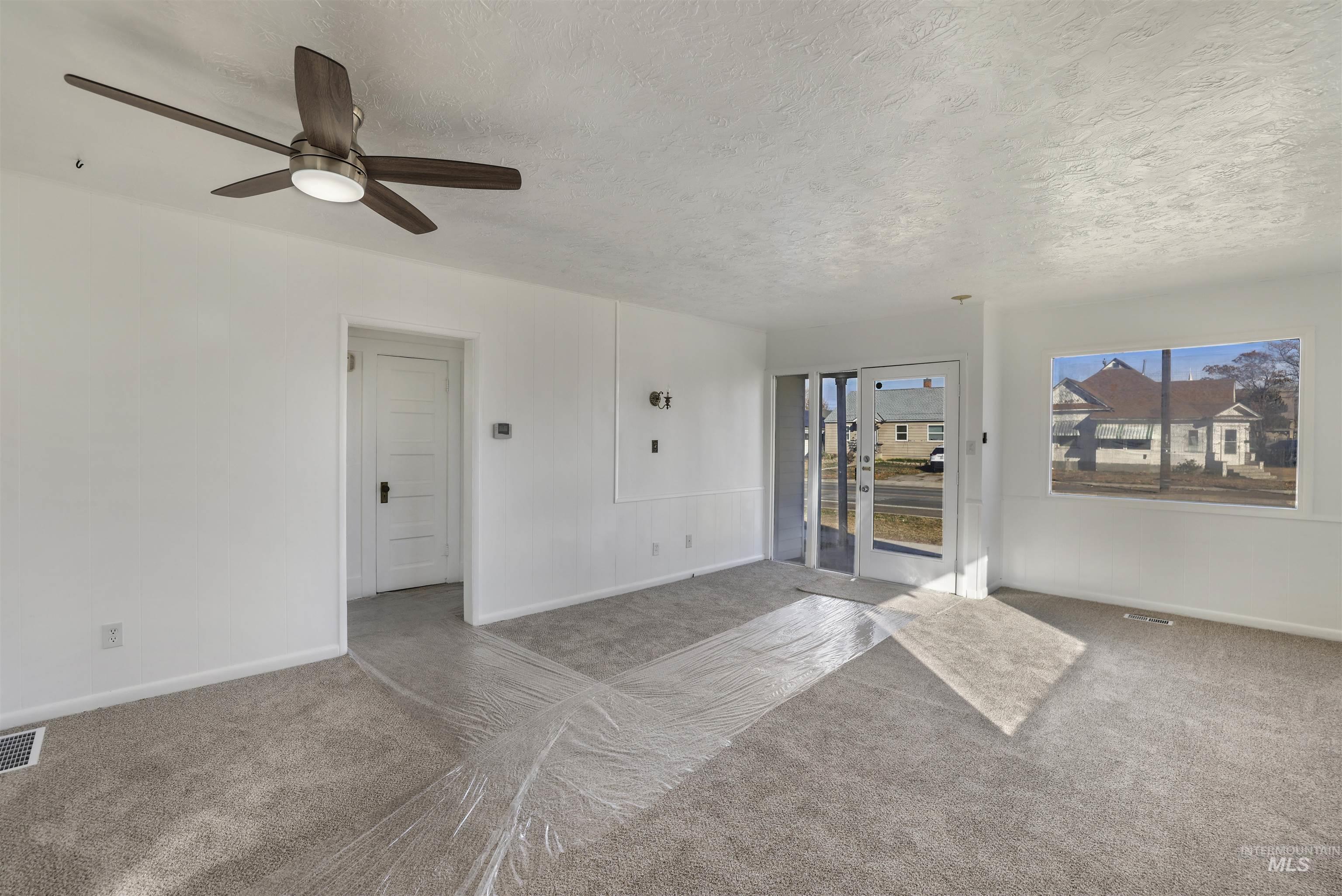 401 Broadway Ave N, Buhl, Idaho 83301, 2 Bedrooms, 1 Bathroom, Residential For Sale, Price $225,000,MLS 98968889