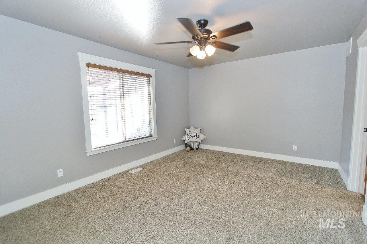 16928 N Chelford Loop, Nampa, Idaho 83687, 3 Bedrooms, 2.5 Bathrooms, Residential For Sale, Price $365,000,MLS 98968894