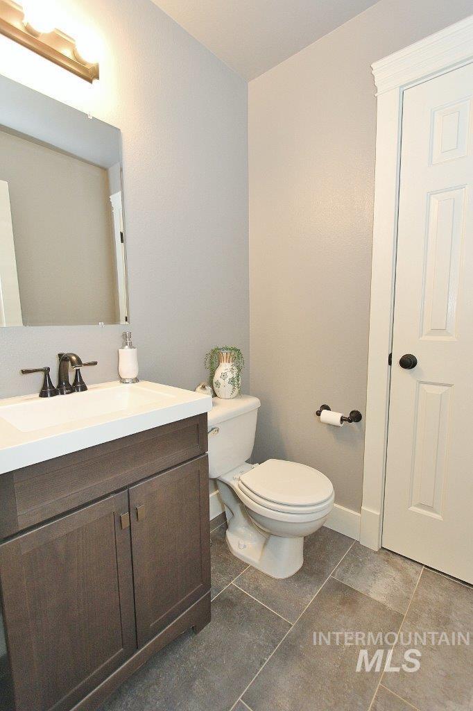 16928 N Chelford Loop, Nampa, Idaho 83687, 3 Bedrooms, 2.5 Bathrooms, Residential For Sale, Price $365,000,MLS 98968894