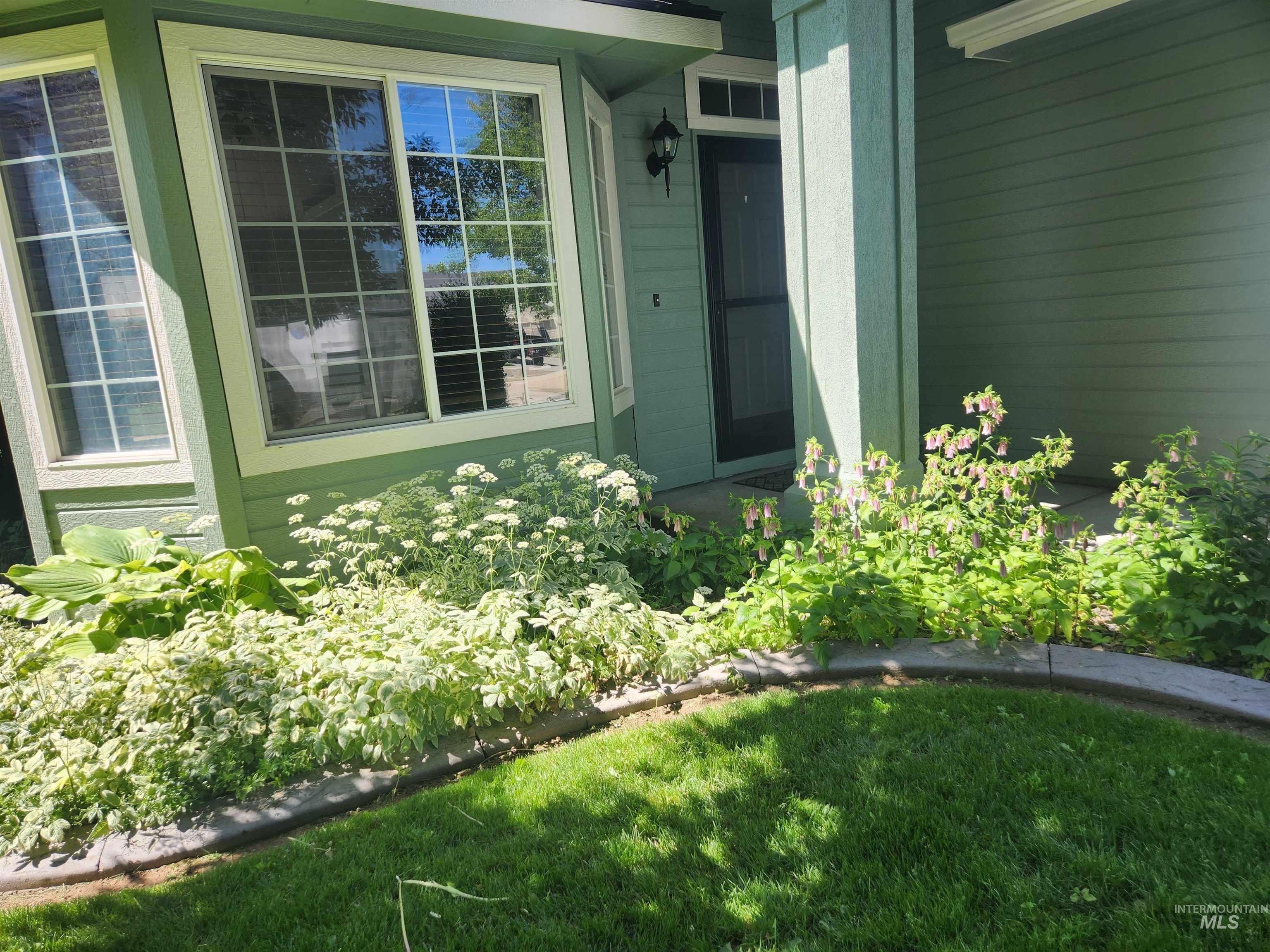 16928 N Chelford Loop, Nampa, Idaho 83687, 3 Bedrooms, 2.5 Bathrooms, Residential For Sale, Price $365,000,MLS 98968894