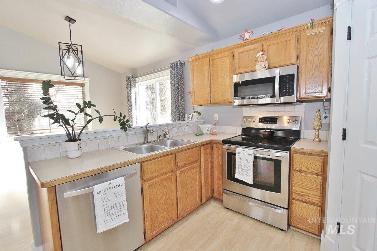 16928 N Chelford Loop, Nampa, Idaho 83687, 3 Bedrooms, 2.5 Bathrooms, Residential For Sale, Price $365,000,MLS 98968894