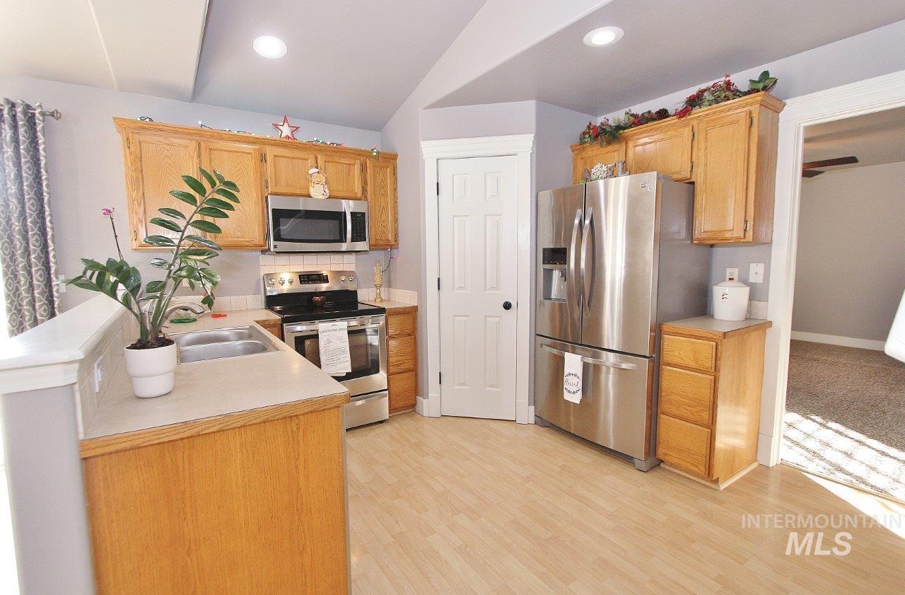 16928 N Chelford Loop, Nampa, Idaho 83687, 3 Bedrooms, 2.5 Bathrooms, Residential For Sale, Price $365,000,MLS 98968894