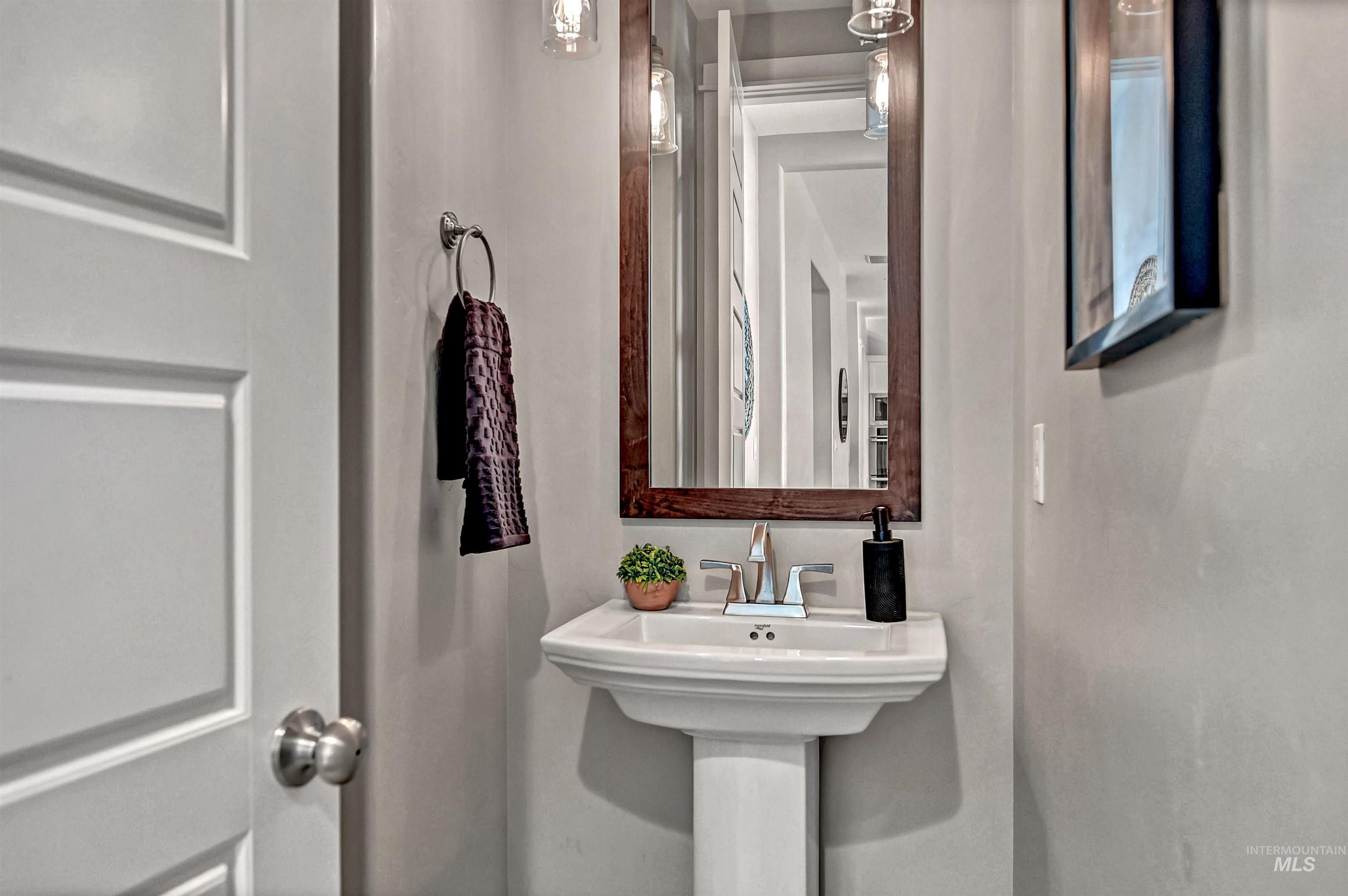 2115 E Lodge Trail Ct, Meridian, Idaho 83642, 4 Bedrooms, 2.5 Bathrooms, Residential For Sale, Price $1,176,000,MLS 98968895