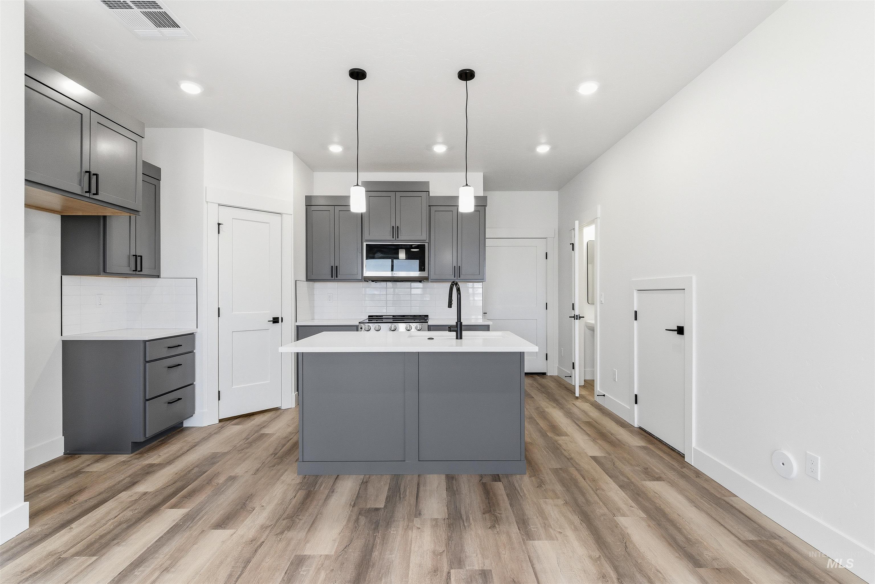 1970 NW Strahorn Dr., Mountain Home, Idaho 83647, 3 Bedrooms, 2.5 Bathrooms, Residential For Sale, Price $349,900,MLS 98968896