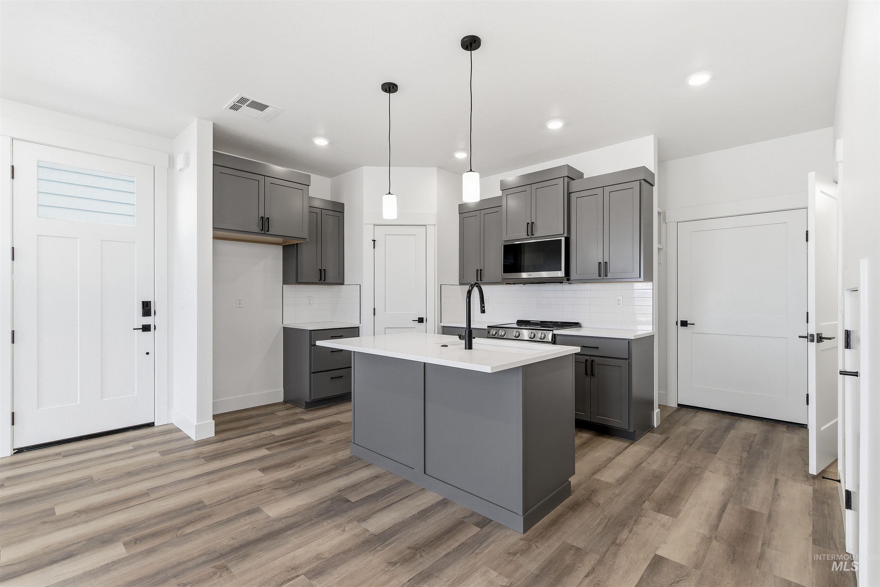 1970 NW Strahorn Dr., Mountain Home, Idaho 83647, 3 Bedrooms, 2.5 Bathrooms, Residential For Sale, Price $349,900,MLS 98968896