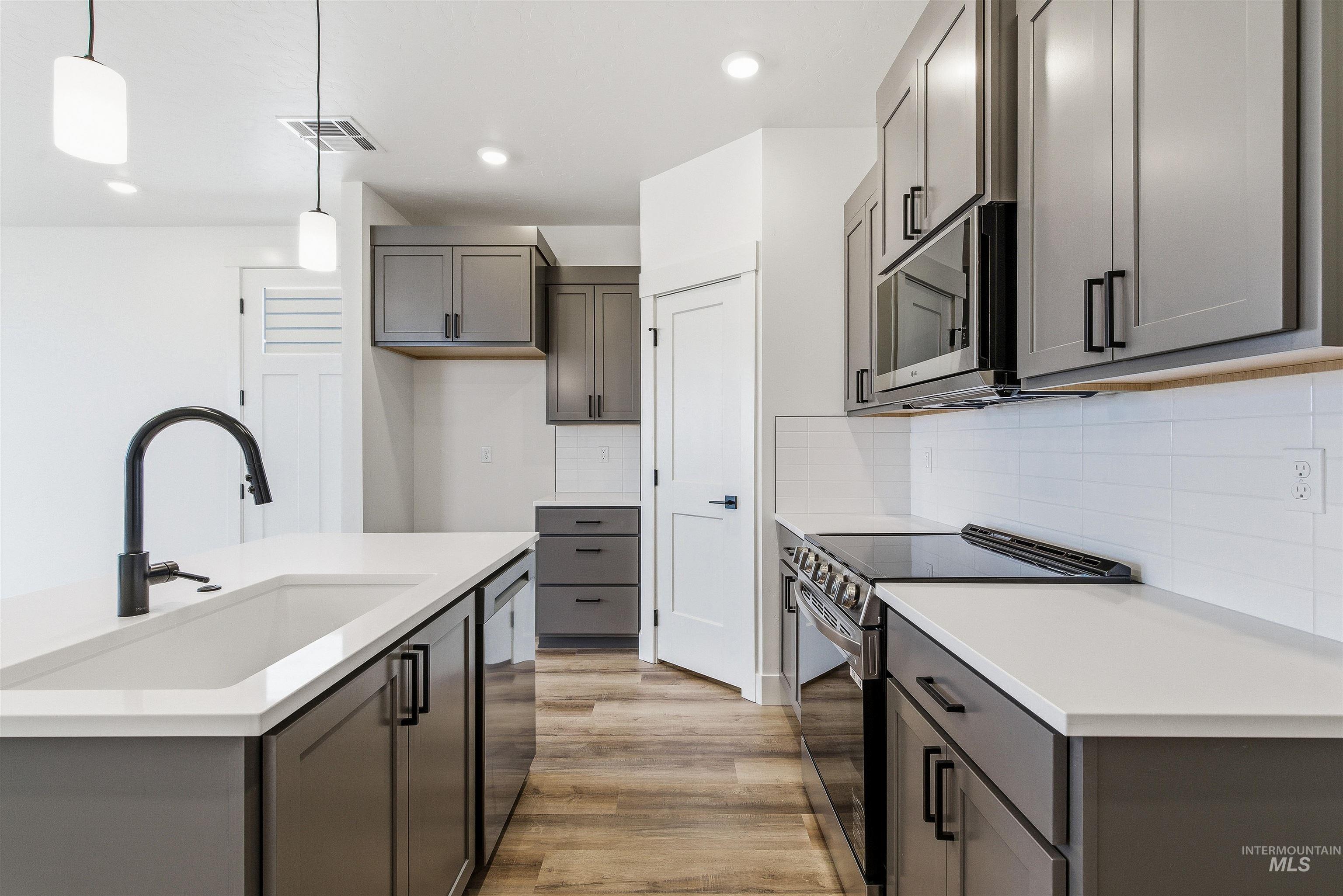 1970 NW Strahorn Dr., Mountain Home, Idaho 83647, 3 Bedrooms, 2.5 Bathrooms, Residential For Sale, Price $349,900,MLS 98968896