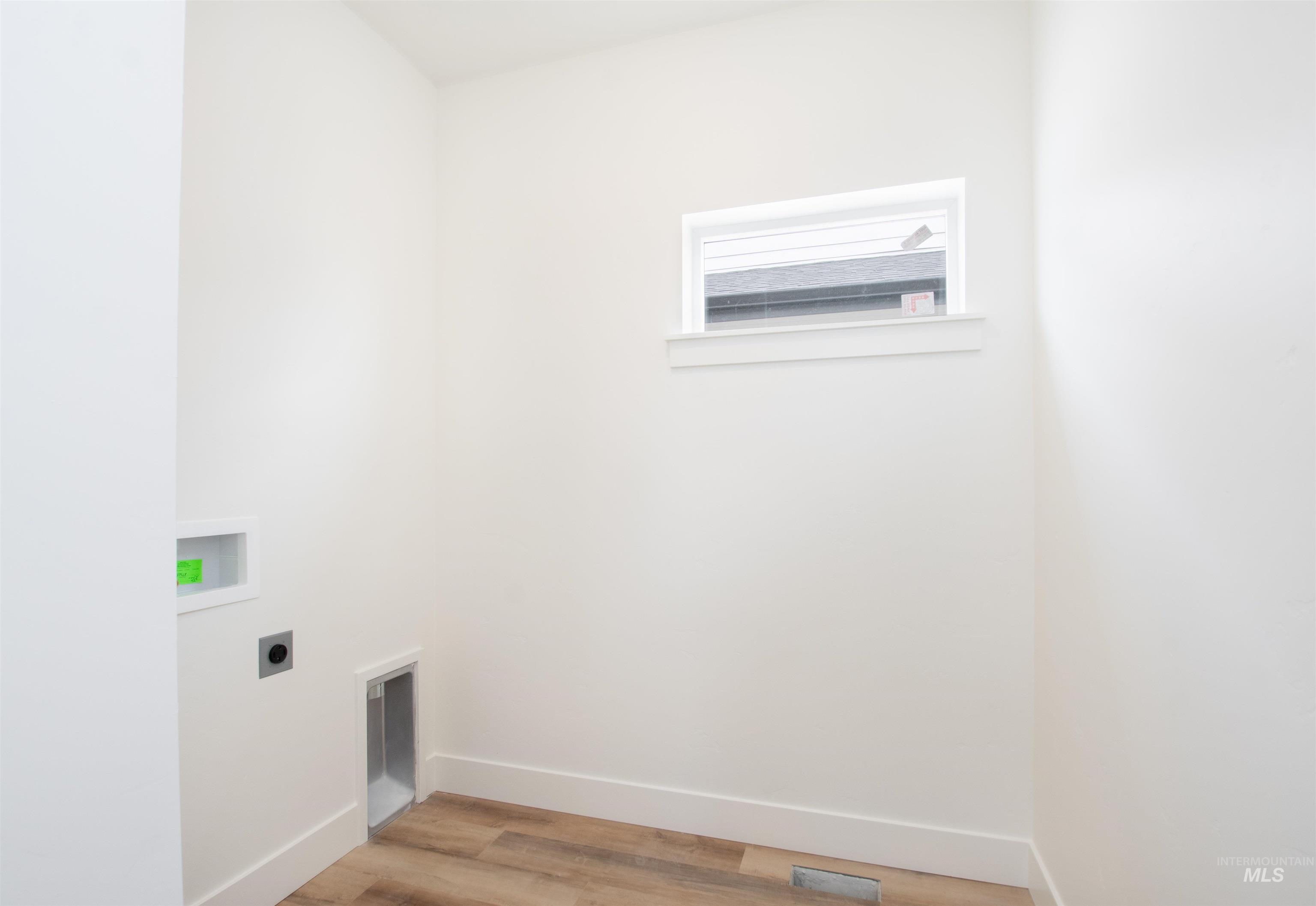 1970 NW Strahorn Dr., Mountain Home, Idaho 83647, 3 Bedrooms, 2.5 Bathrooms, Residential For Sale, Price $359,900,MLS 98968896