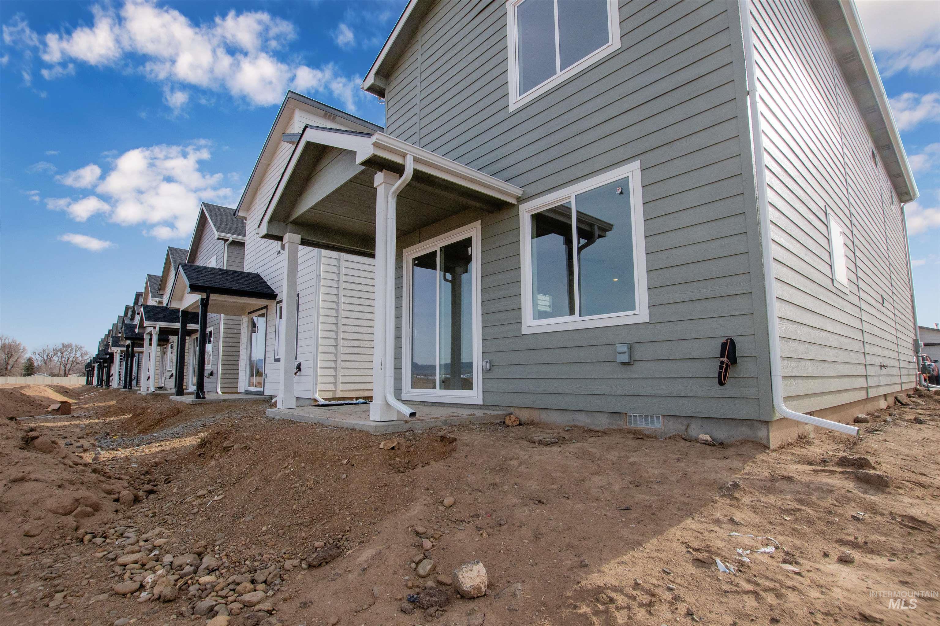 1970 NW Strahorn Dr., Mountain Home, Idaho 83647, 3 Bedrooms, 2.5 Bathrooms, Residential For Sale, Price $359,900,MLS 98968896