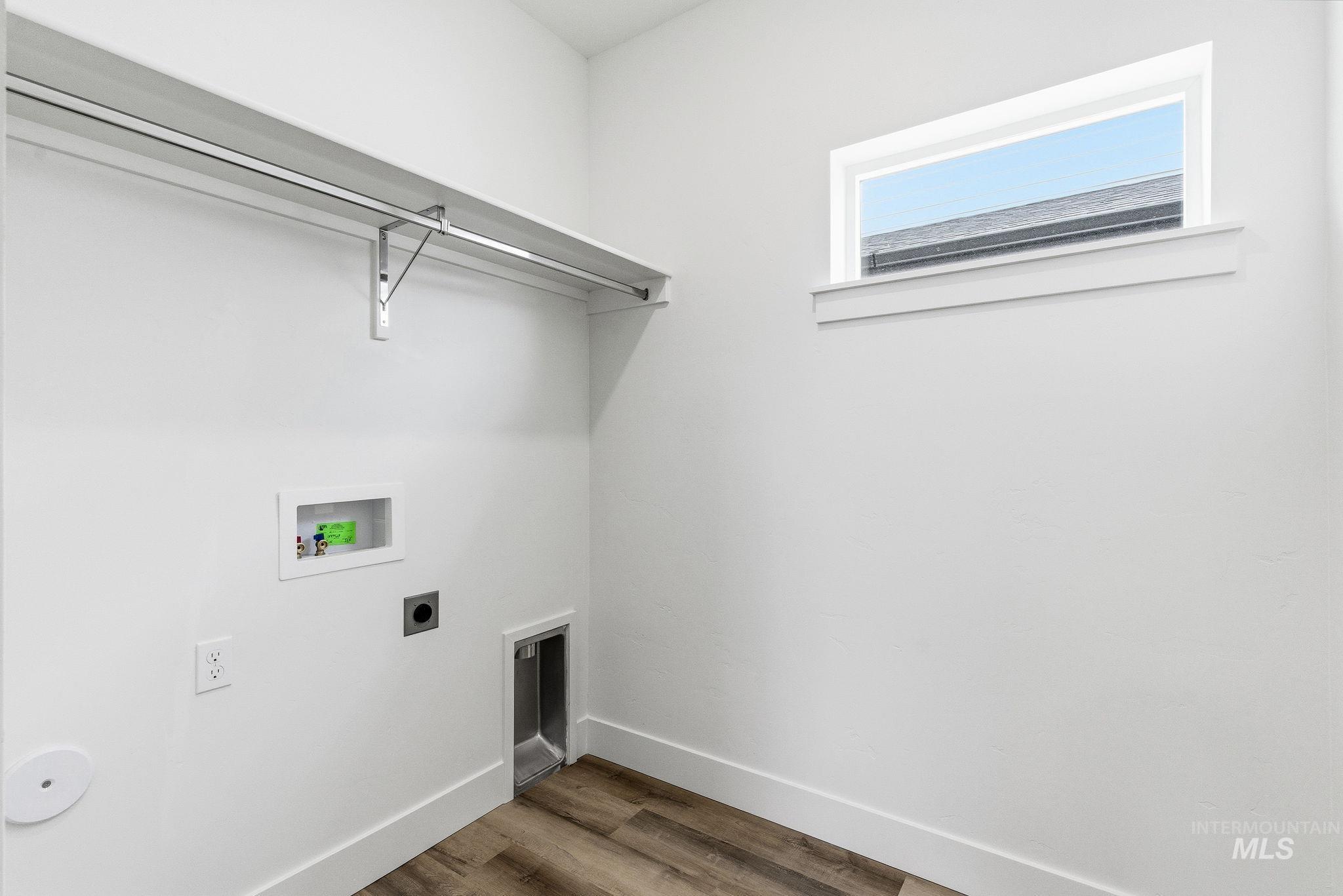 1970 NW Strahorn Dr., Mountain Home, Idaho 83647, 3 Bedrooms, 2.5 Bathrooms, Residential For Sale, Price $349,900,MLS 98968896