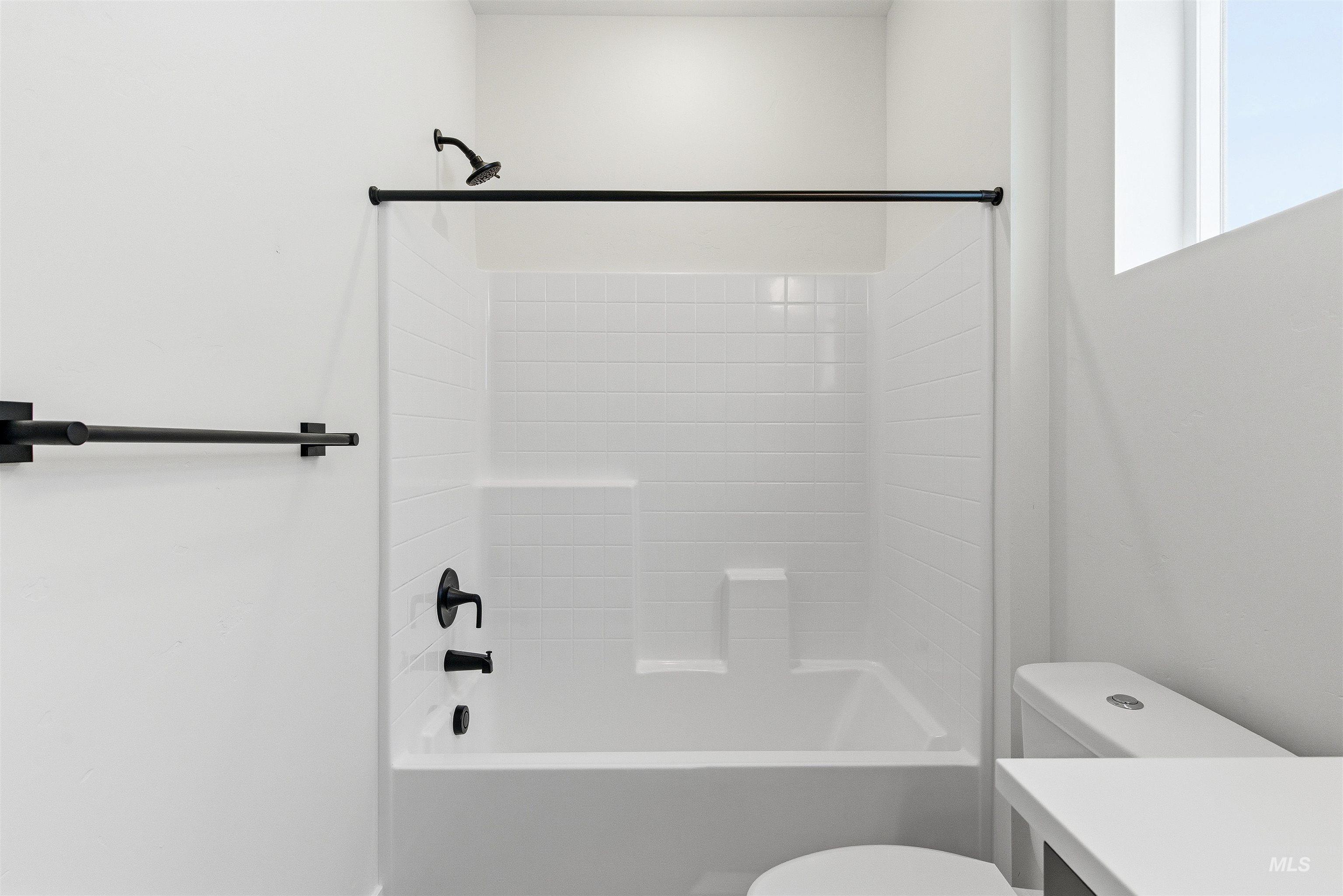 1970 NW Strahorn Dr., Mountain Home, Idaho 83647, 3 Bedrooms, 2.5 Bathrooms, Residential For Sale, Price $349,900,MLS 98968896