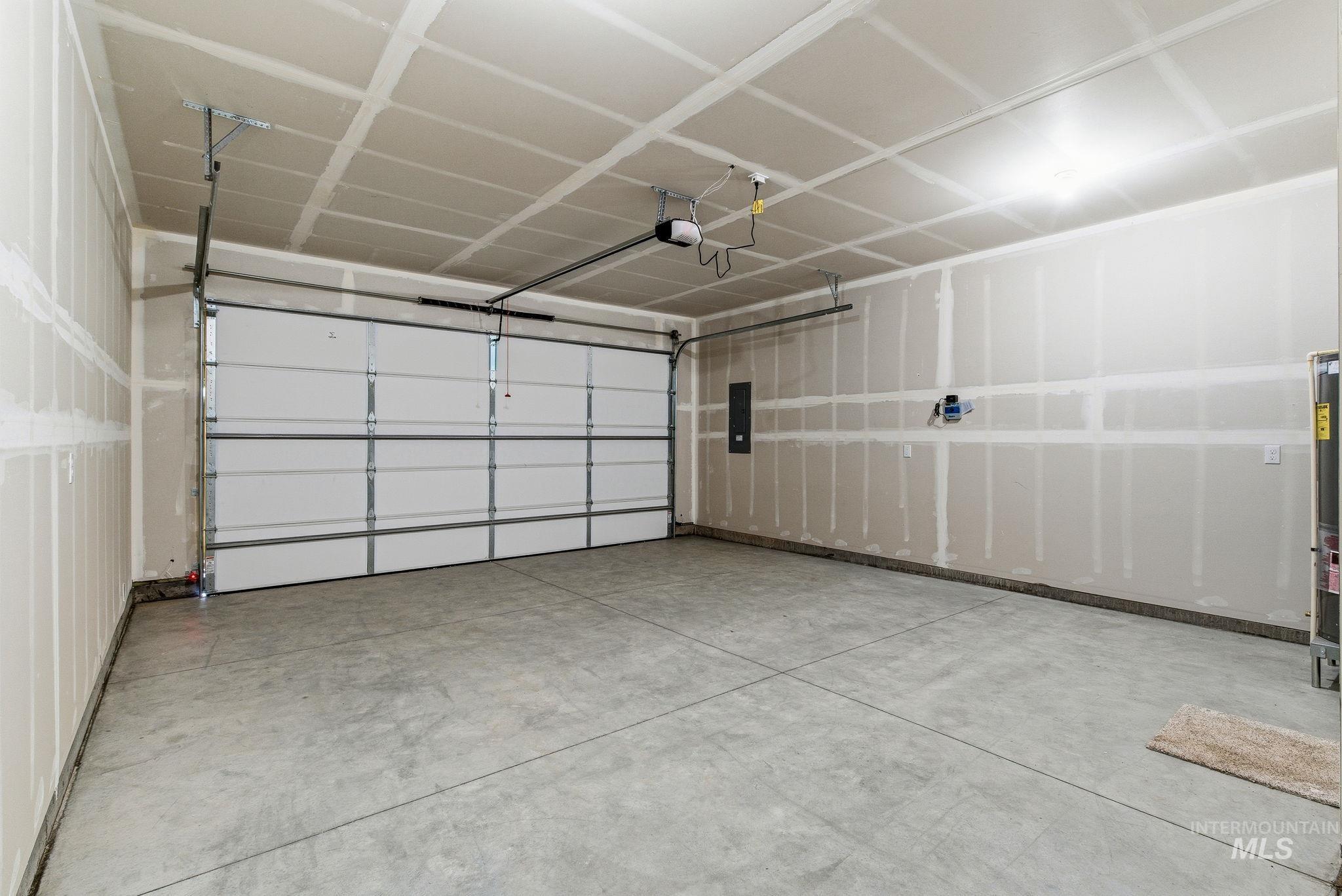 1970 NW Strahorn Dr., Mountain Home, Idaho 83647, 3 Bedrooms, 2.5 Bathrooms, Residential For Sale, Price $349,900,MLS 98968896