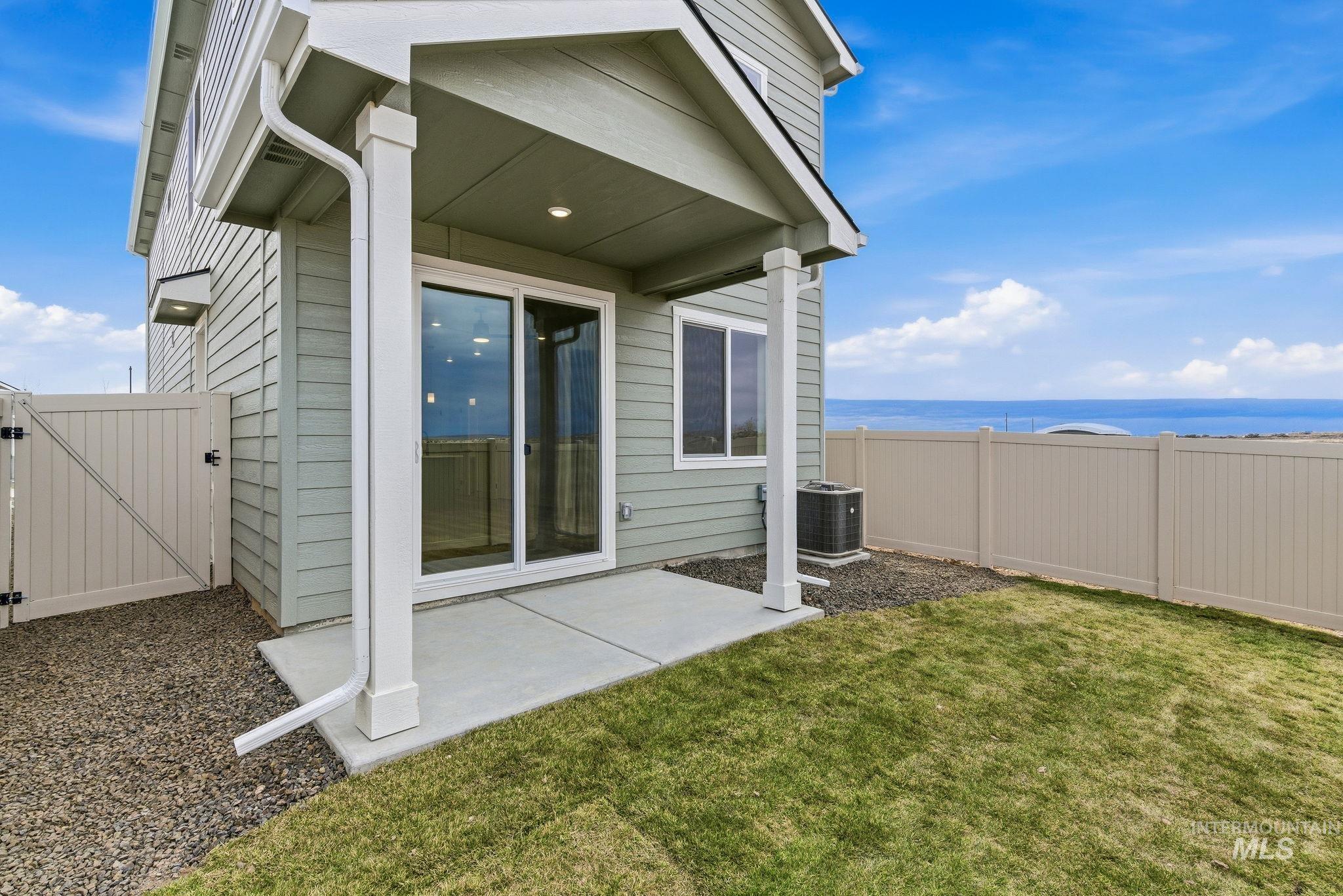 1970 NW Strahorn Dr., Mountain Home, Idaho 83647, 3 Bedrooms, 2.5 Bathrooms, Residential For Sale, Price $349,900,MLS 98968896