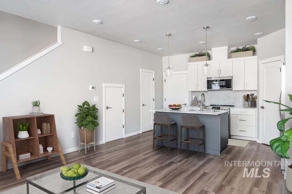 1970 NW Strahorn Dr., Mountain Home, Idaho 83647, 3 Bedrooms, 2.5 Bathrooms, Residential For Sale, Price $359,900,MLS 98968896