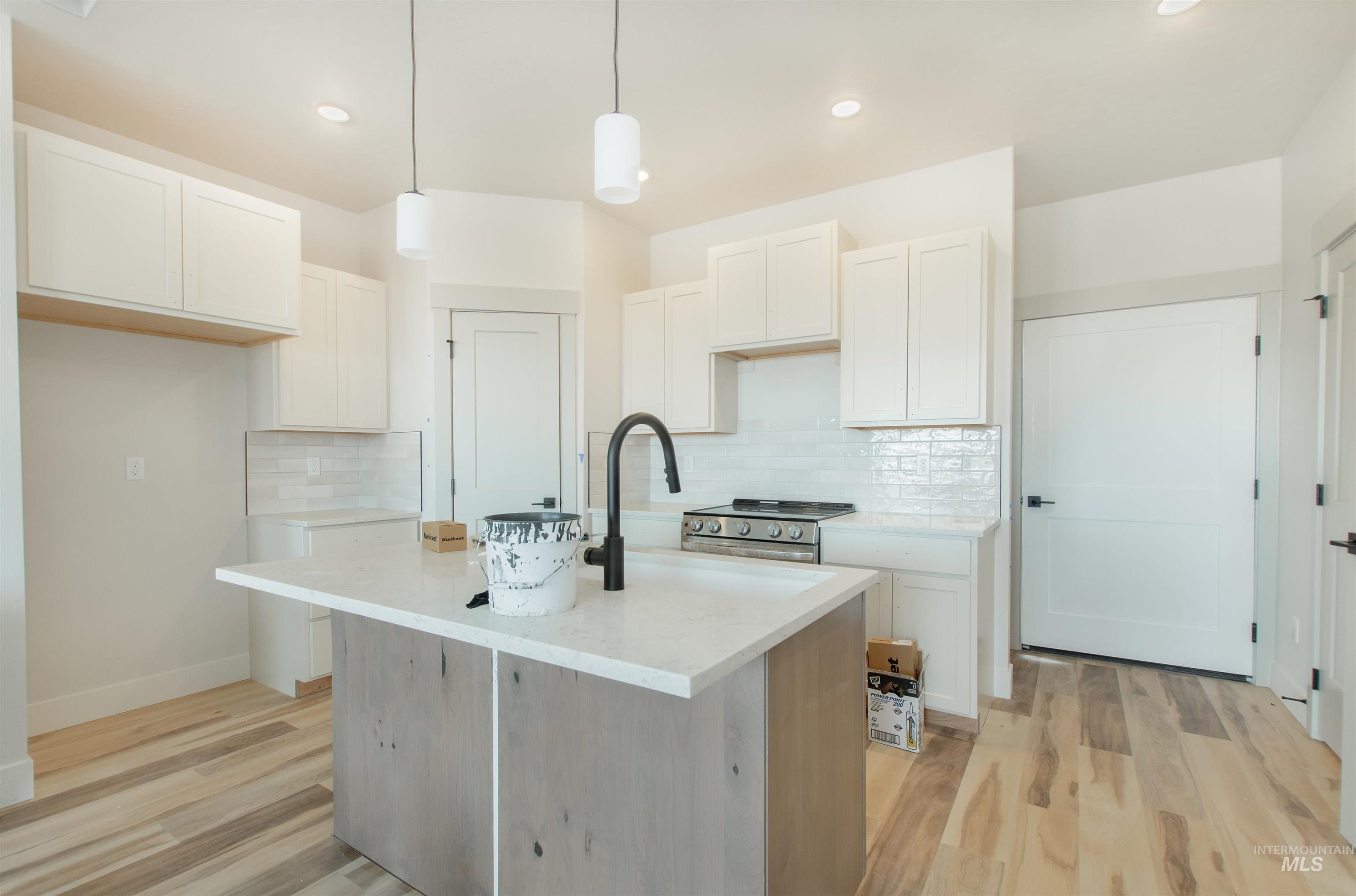 1960 NW Strahorn Dr., Mountain Home, Idaho 83647, 3 Bedrooms, 2.5 Bathrooms, Residential For Sale, Price $339,900,MLS 98968898