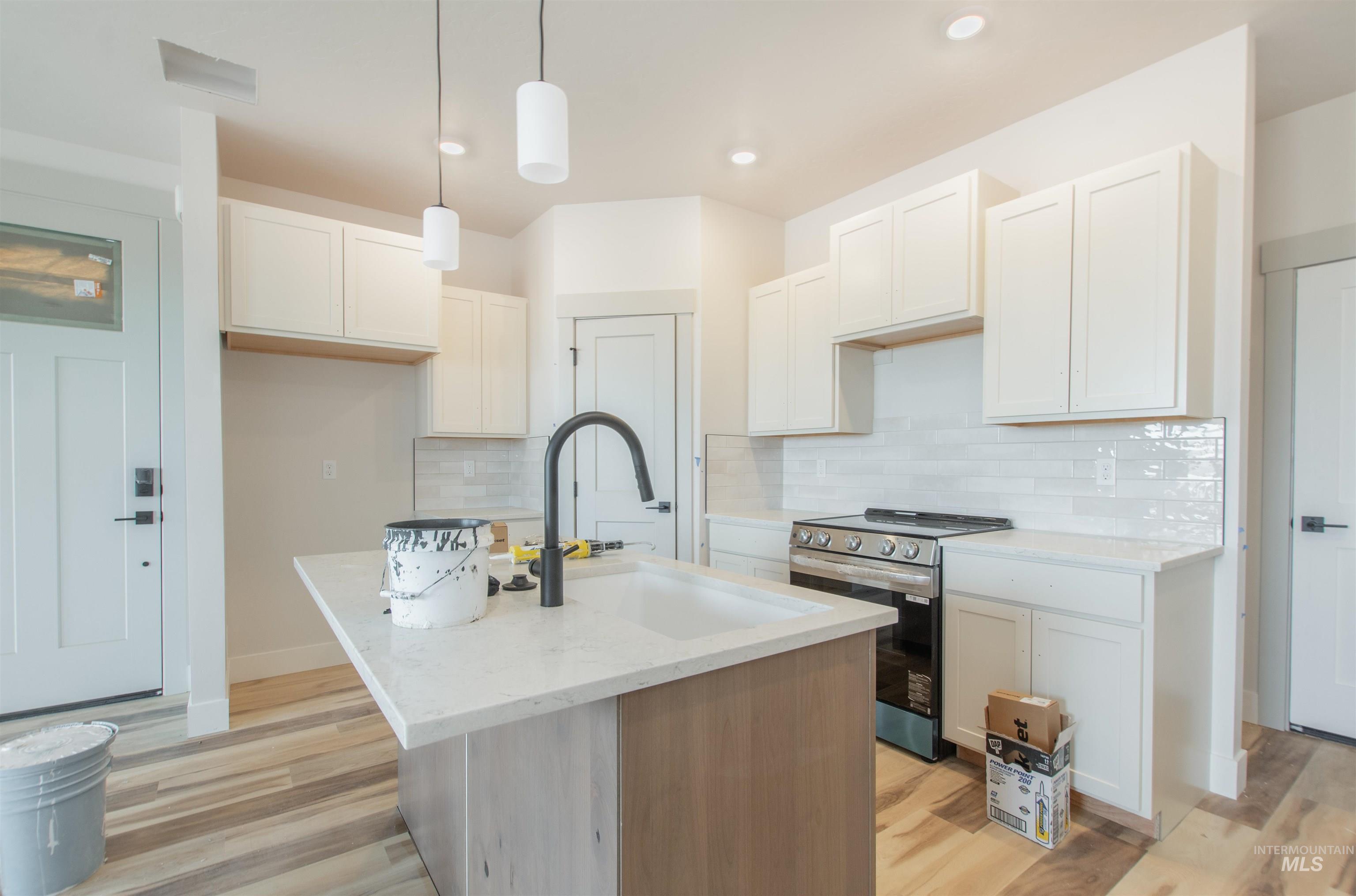 1960 NW Strahorn Dr., Mountain Home, Idaho 83647, 3 Bedrooms, 2.5 Bathrooms, Residential For Sale, Price $339,900,MLS 98968898