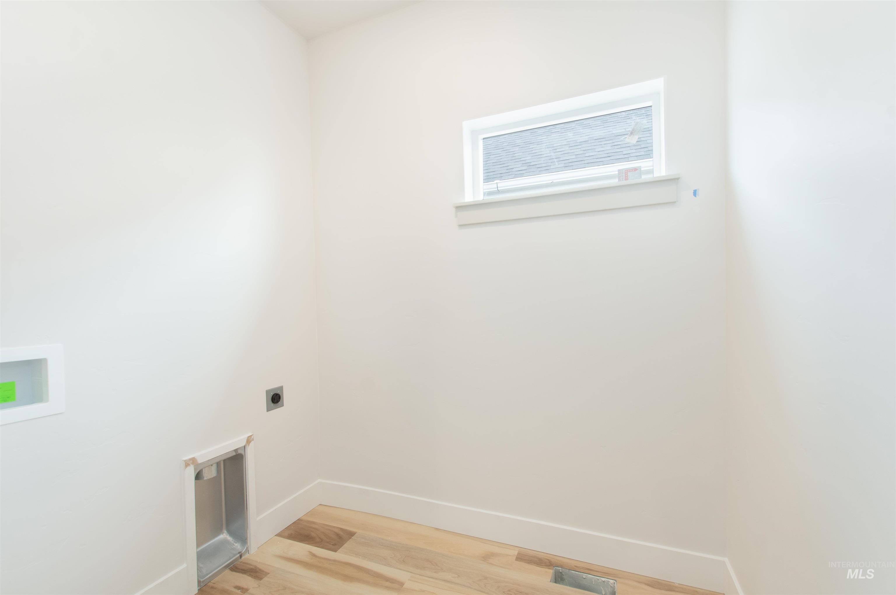 1960 NW Strahorn Dr., Mountain Home, Idaho 83647, 3 Bedrooms, 2.5 Bathrooms, Residential For Sale, Price $339,900,MLS 98968898