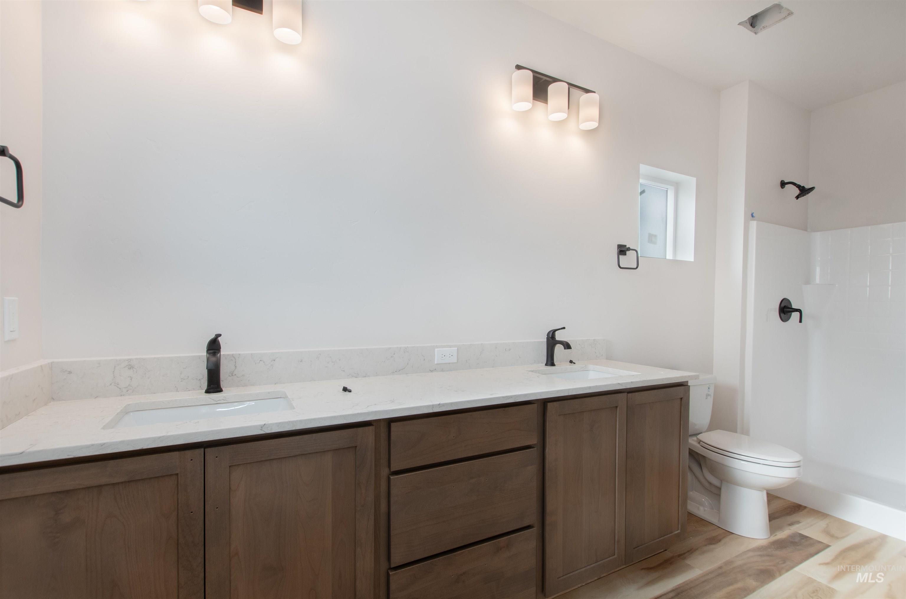 1960 NW Strahorn Dr., Mountain Home, Idaho 83647, 3 Bedrooms, 2.5 Bathrooms, Residential For Sale, Price $339,900,MLS 98968898